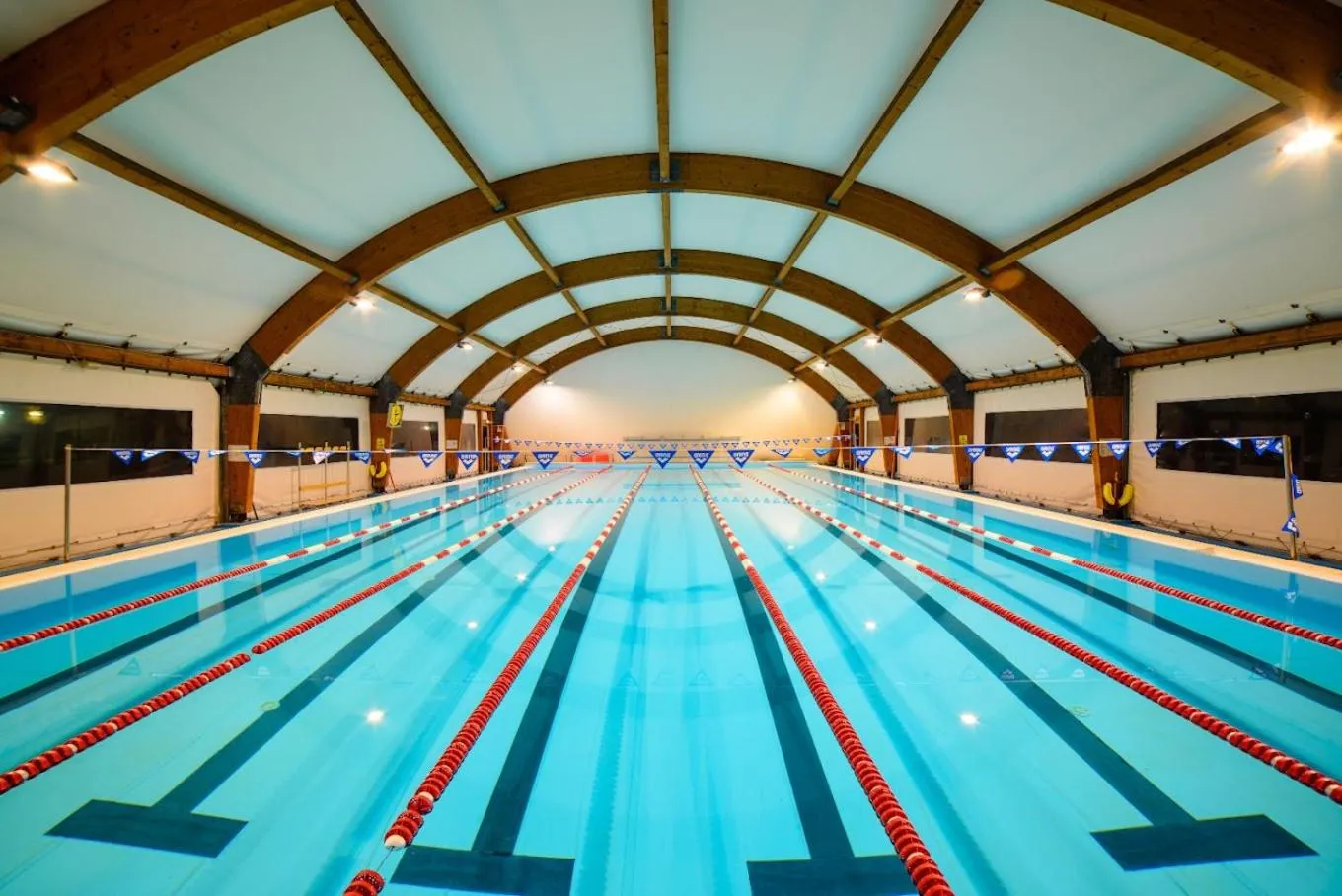 Swimming pool in Domi B & B