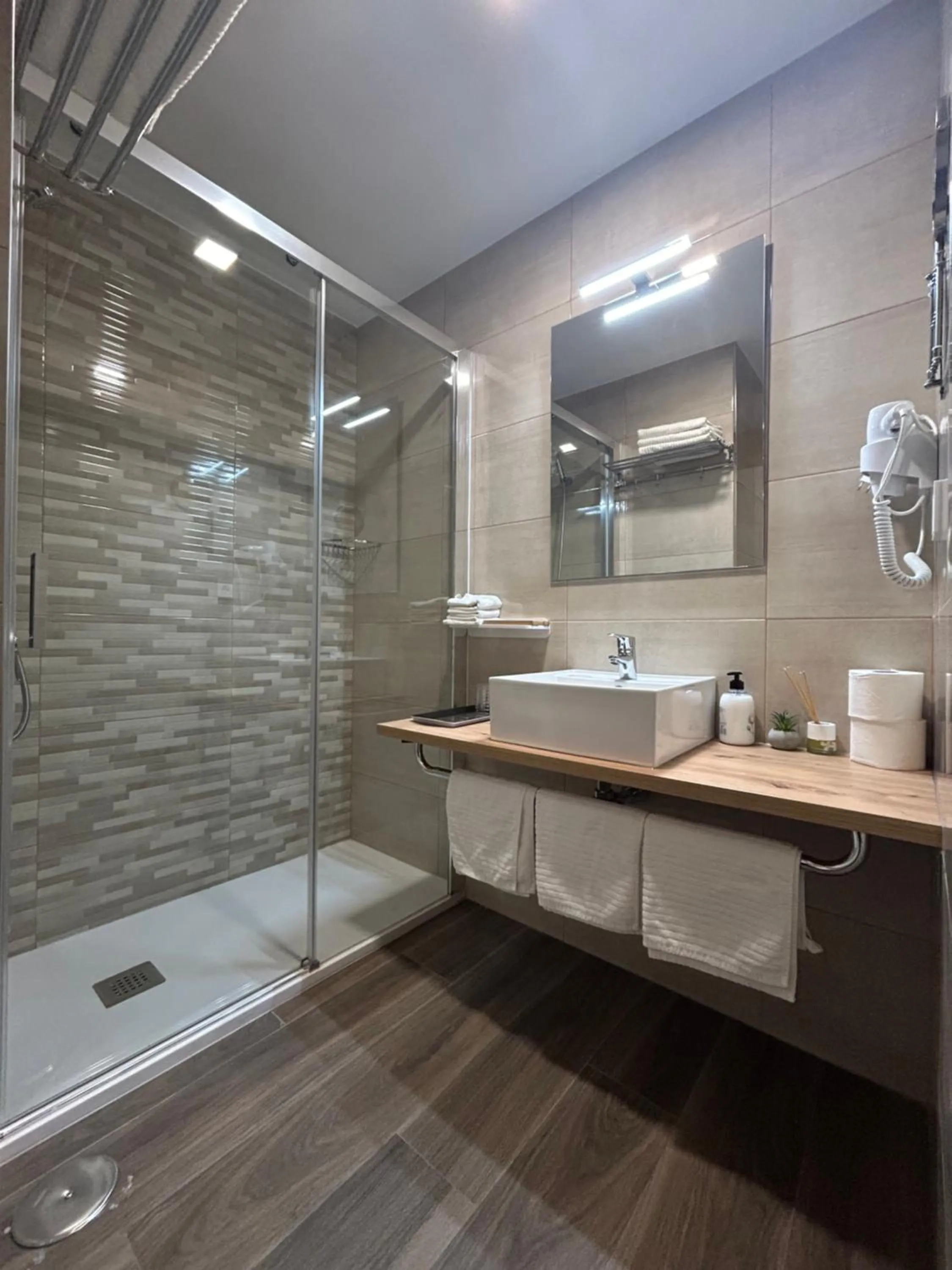 Shower in Alianza Suites