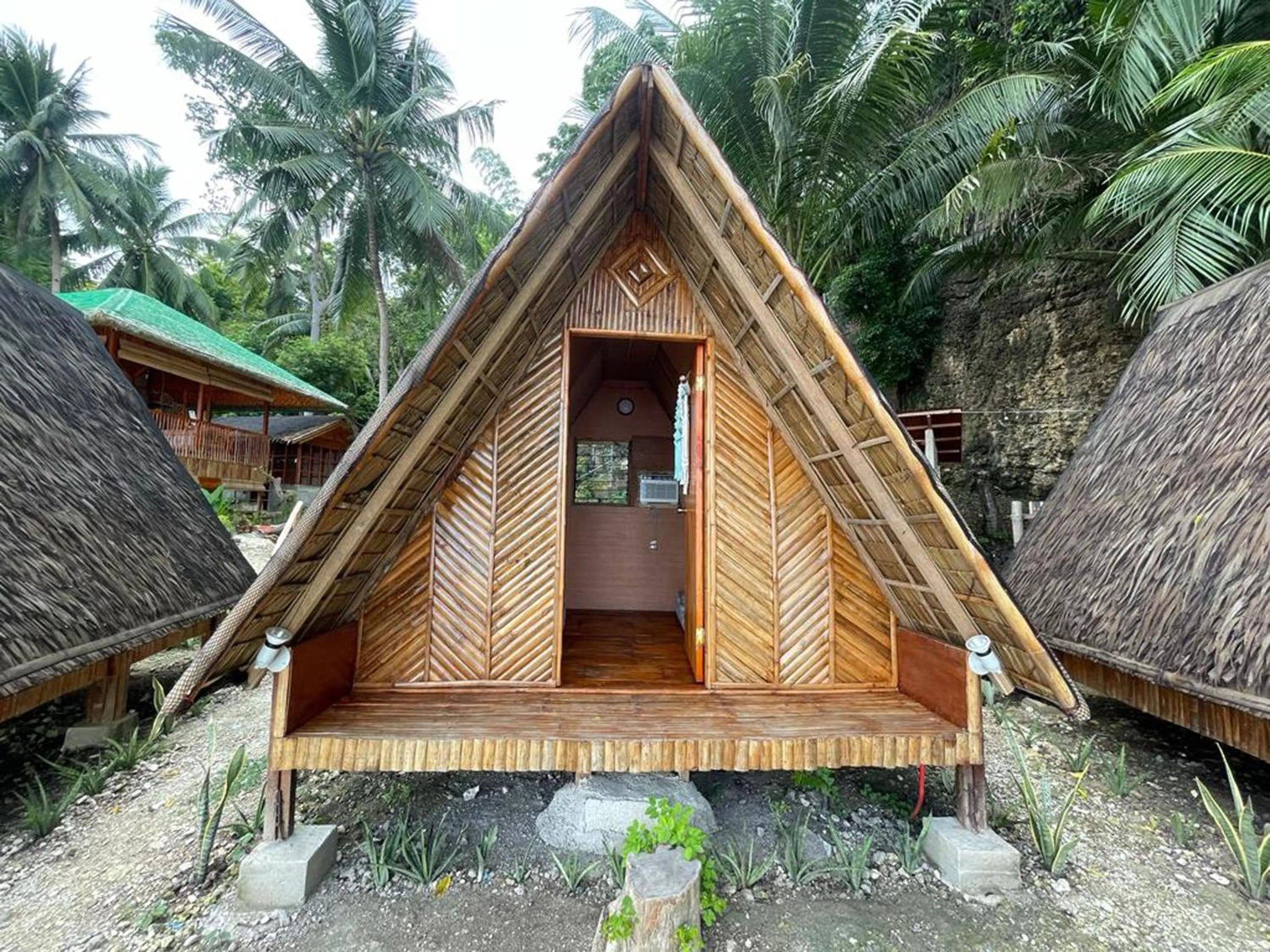 Property building in Hagdan Reef Dive Spot by HiveRooms