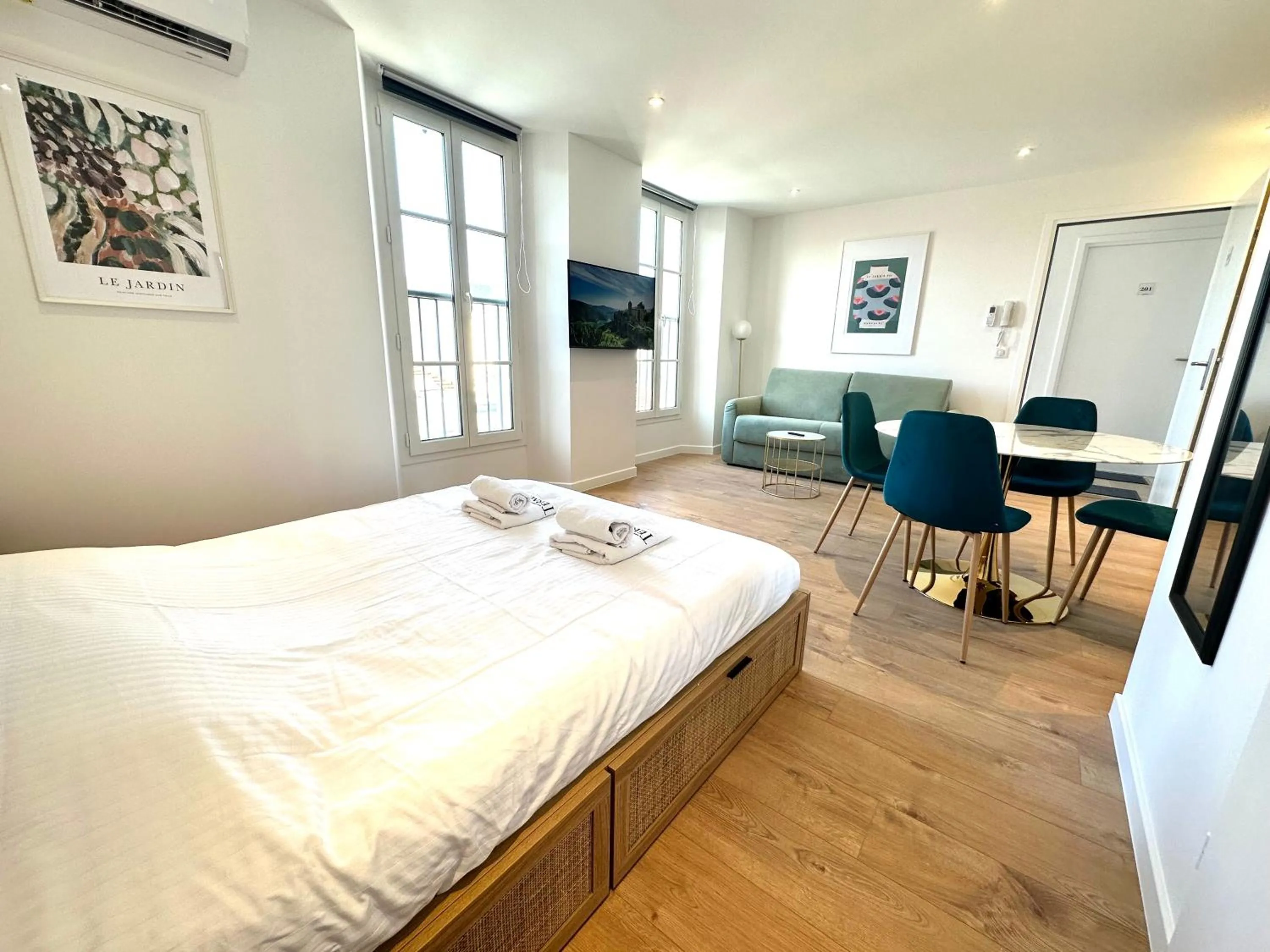 Bed in Résidence Terminus - appartements