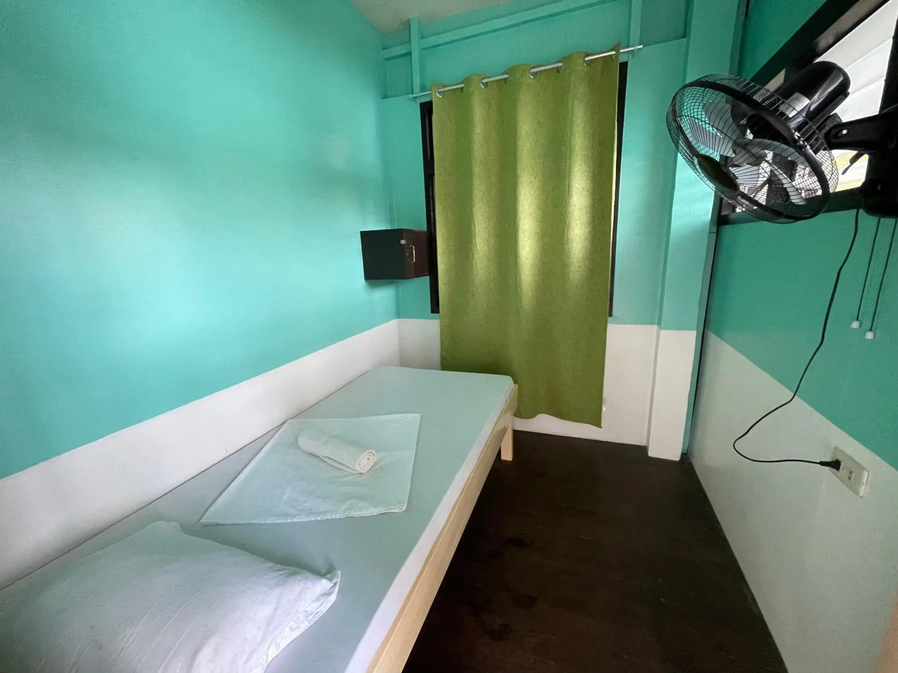 Single Room with Shared Bathroom - single occupancy in Austrias Guest House Single Room with Shared Bathroom - single occupancy in Austrias Guest House