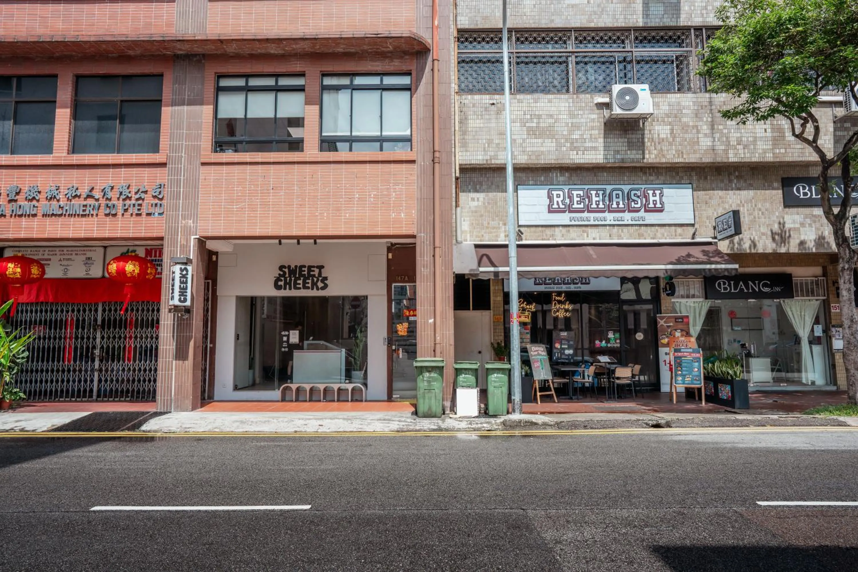 Restaurant/places to eat in Code Hostel at Lavender