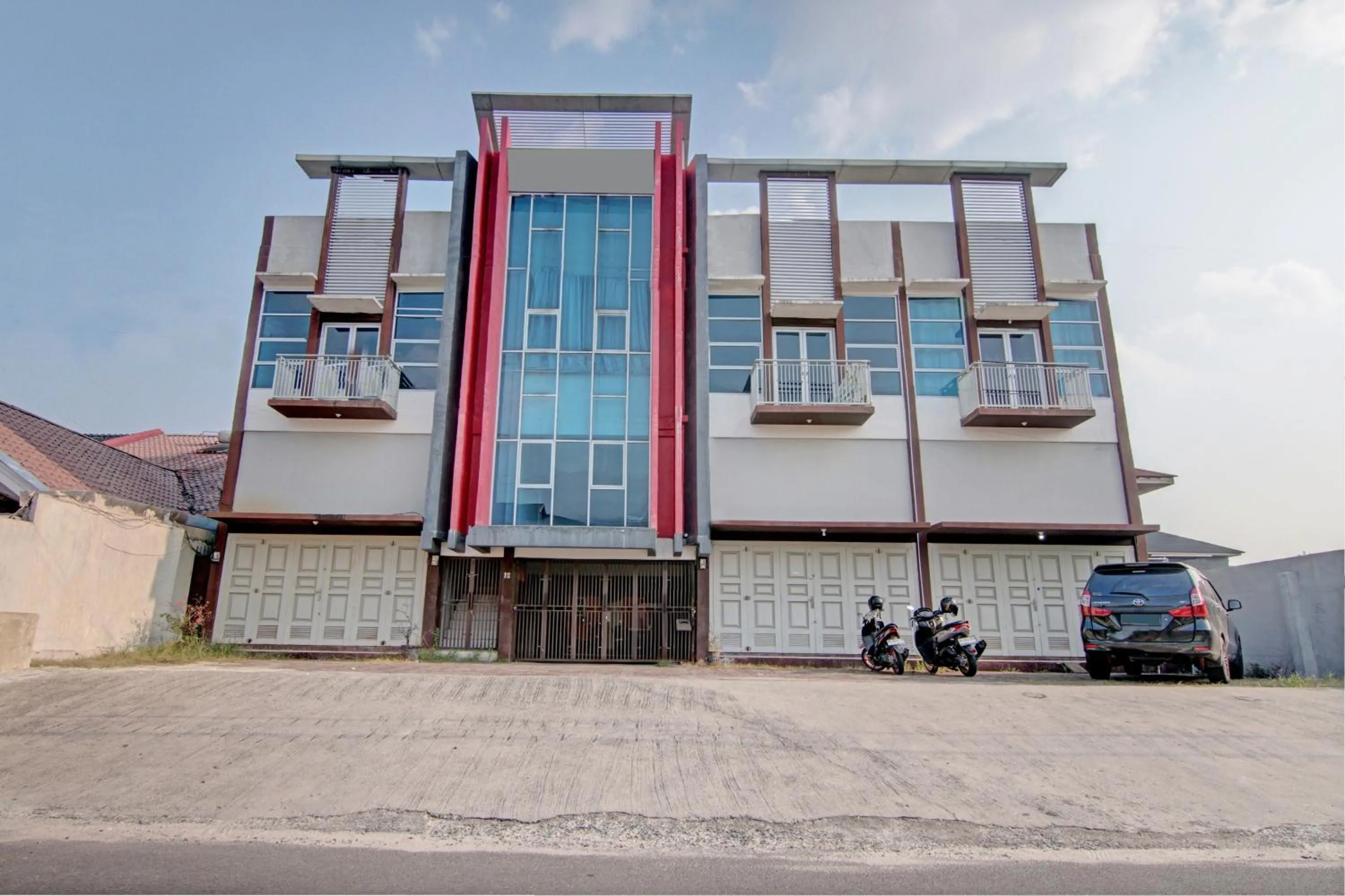 Facade/entrance in Hotel O Asri Homestay Syariah