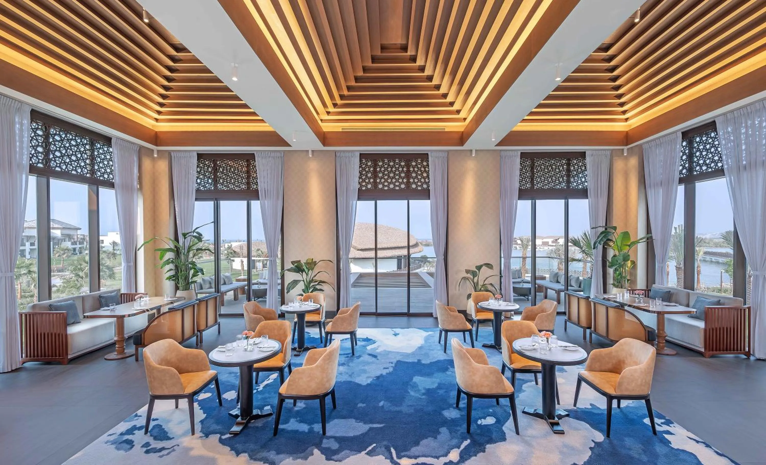 Lounge or bar in Anantara Mina Ras Al Khaimah Resort