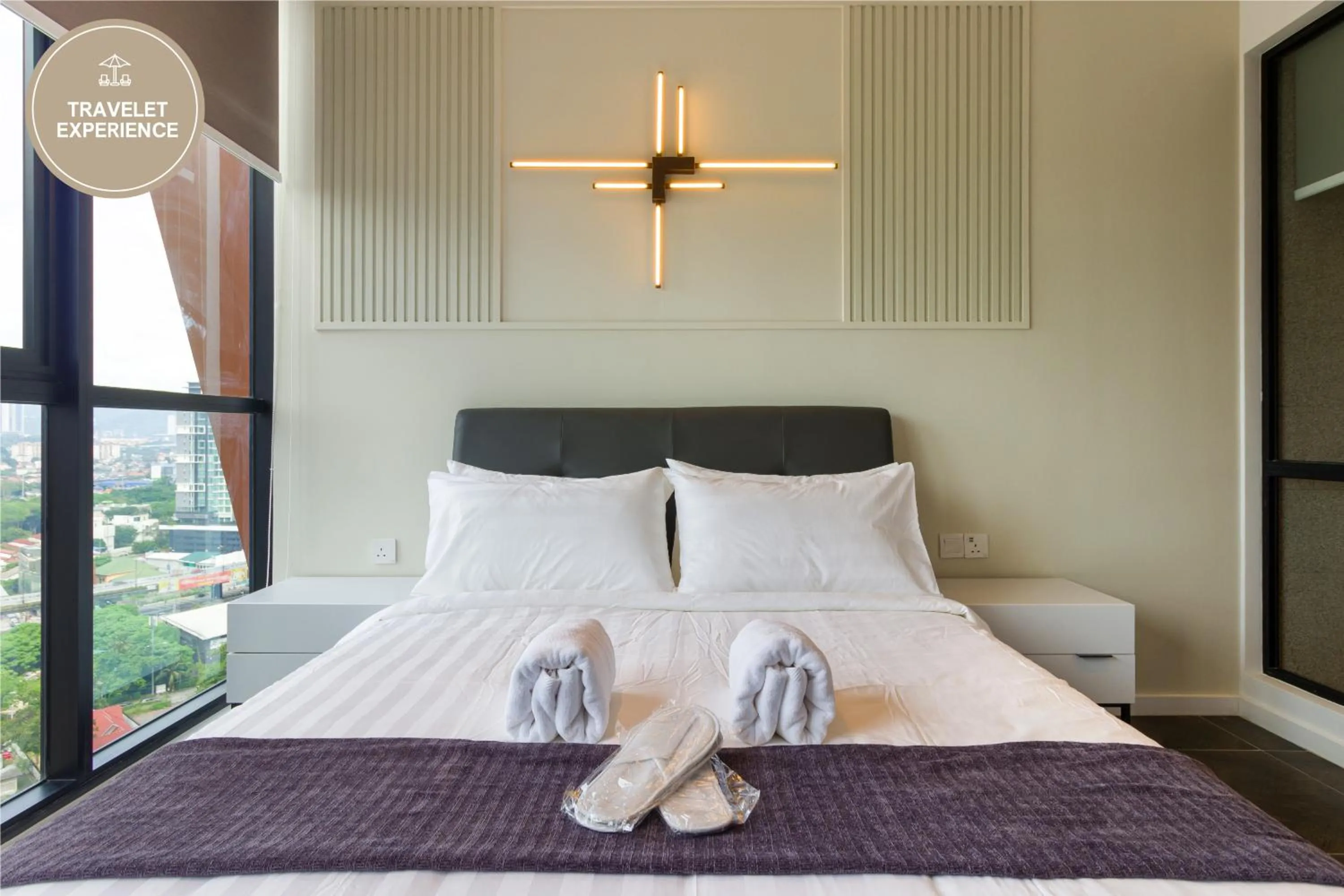 Bed in Scarletz Suites KLCC, Travelet