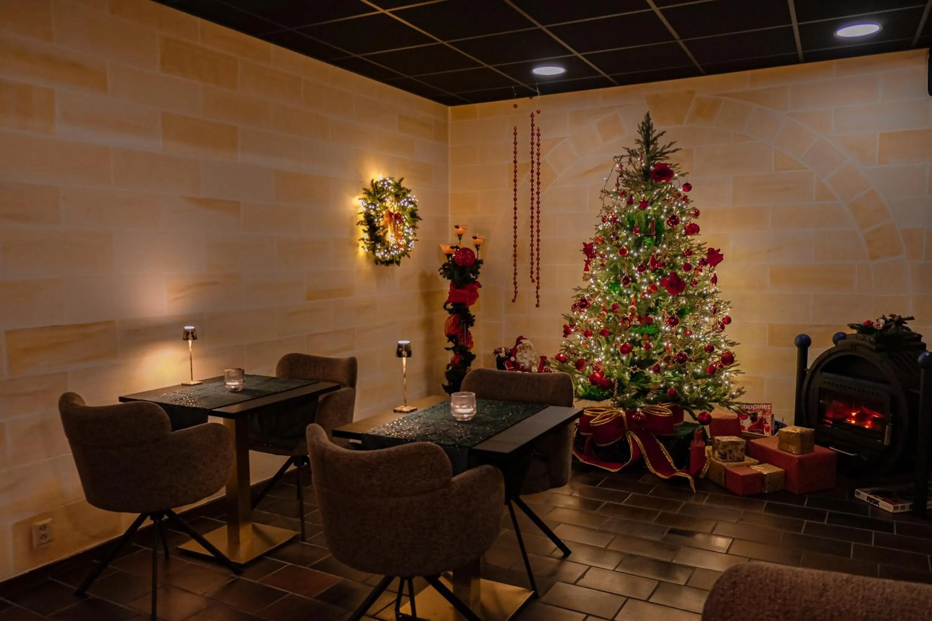 Restaurant/places to eat in Hotel Atlanta