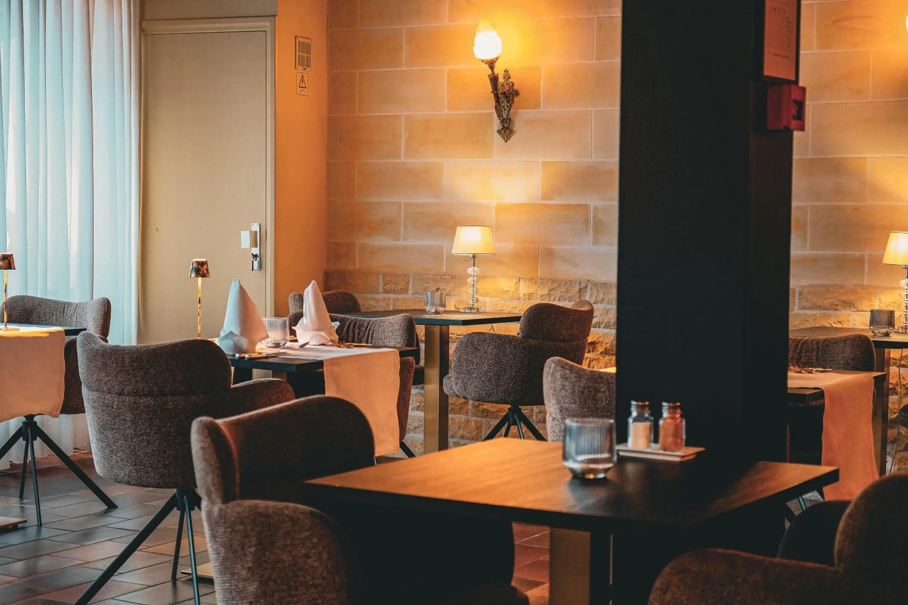 Restaurant/places to eat in Hotel Atlanta