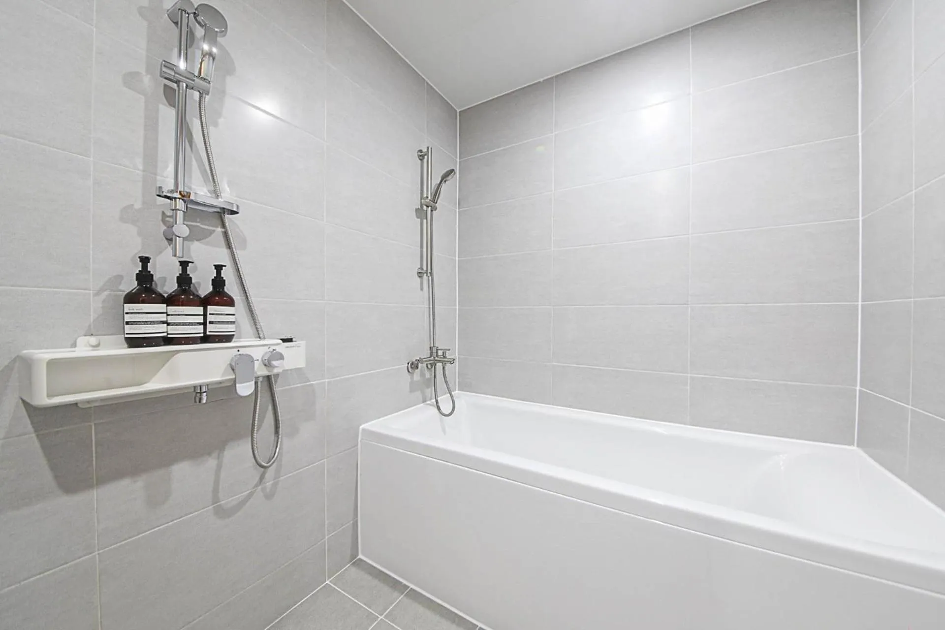 Shower in Busan Seomyeon Broa Hotel