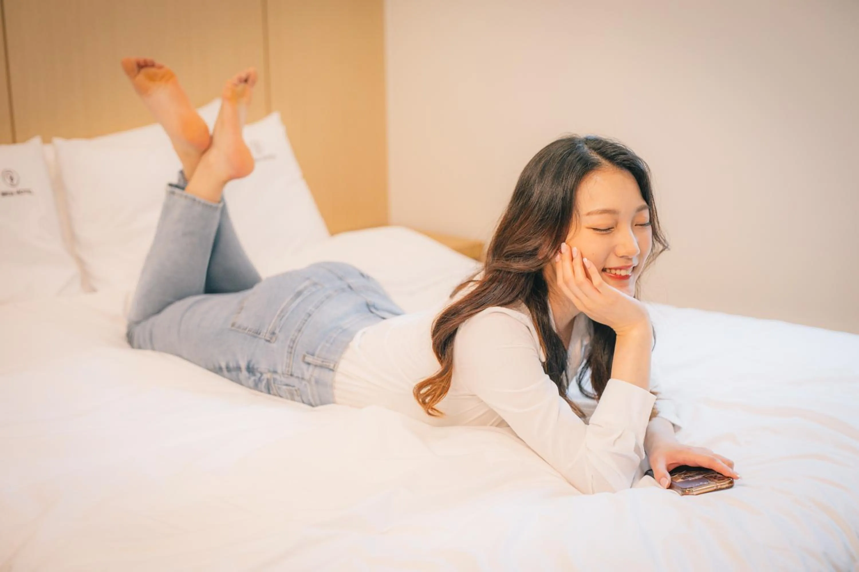 People, Bed in Busan Seomyeon Broa Hotel