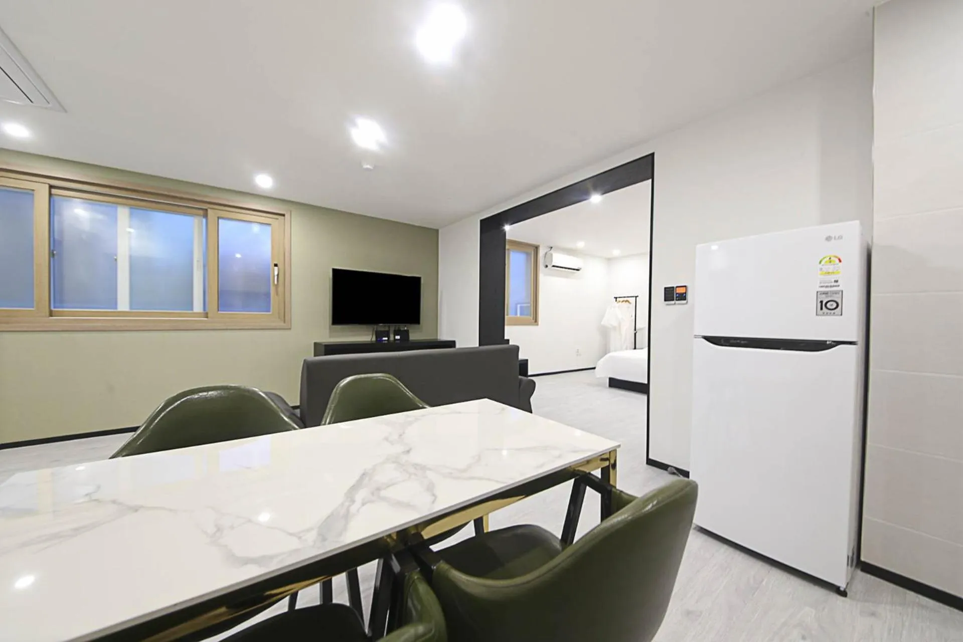 TV and multimedia in Busan Seomyeon Broa Hotel