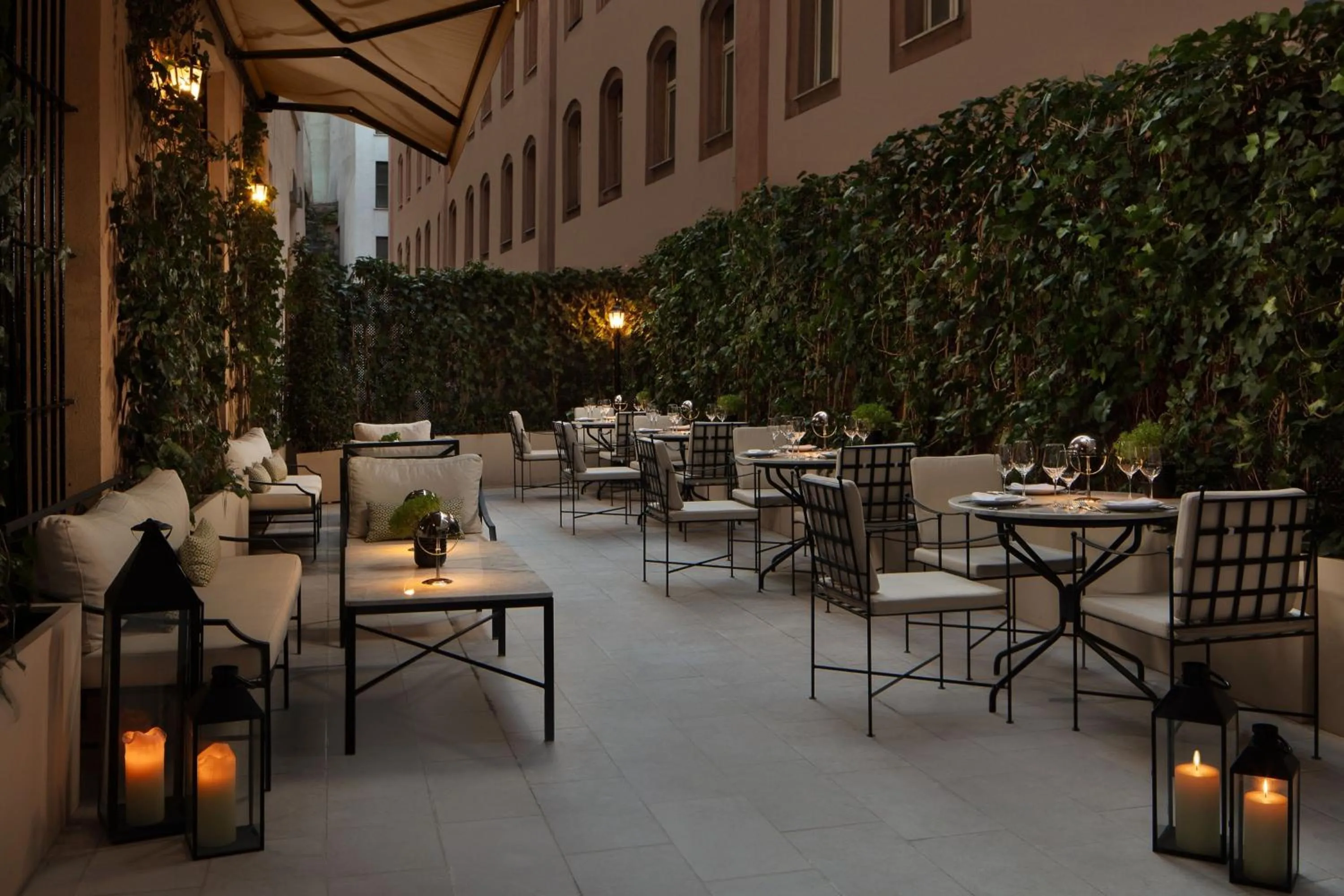 Restaurant/places to eat in Sanasaryan Han, a Luxury Collection Hotel, Istanbul