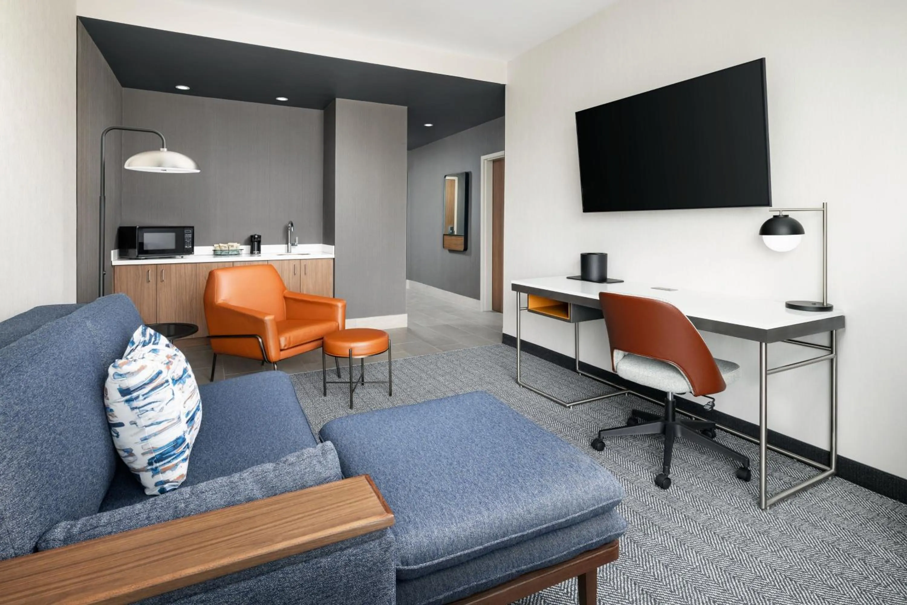 Photo of the whole room in Courtyard by Marriott New Castle