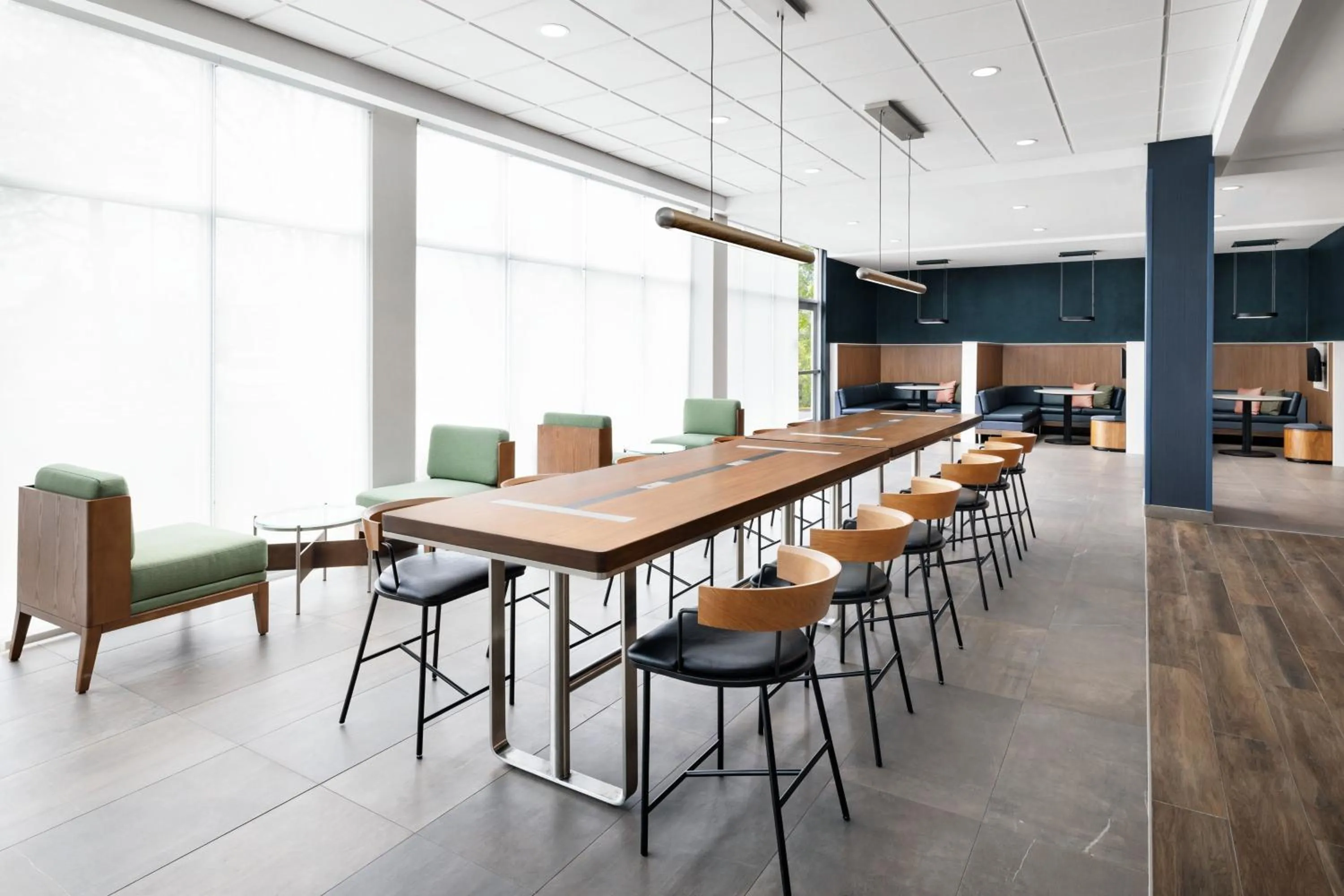 Restaurant/places to eat in Courtyard by Marriott New Castle