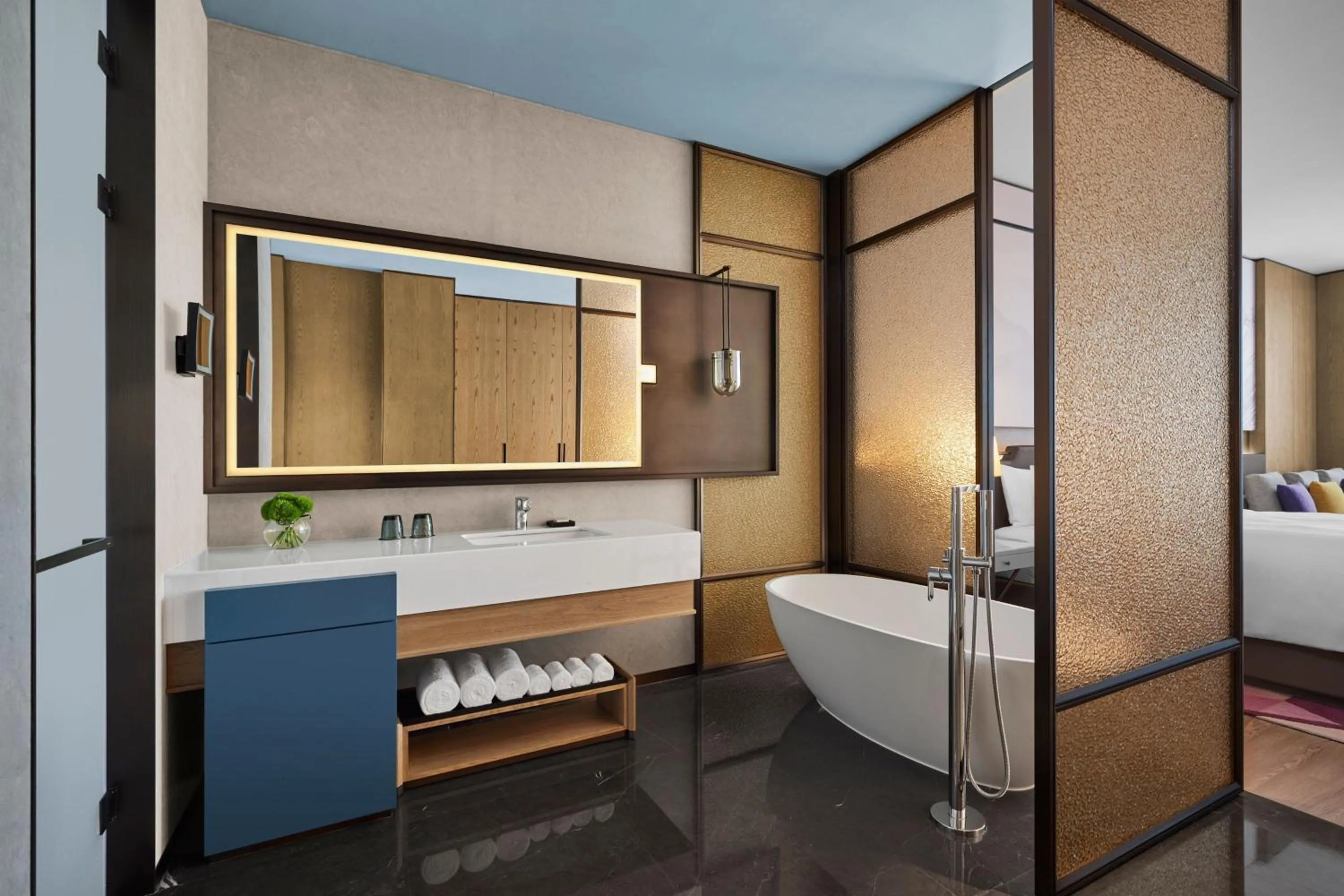 Photo of the whole room, Bed in JW Marriott Hotel Xi'an Southwest