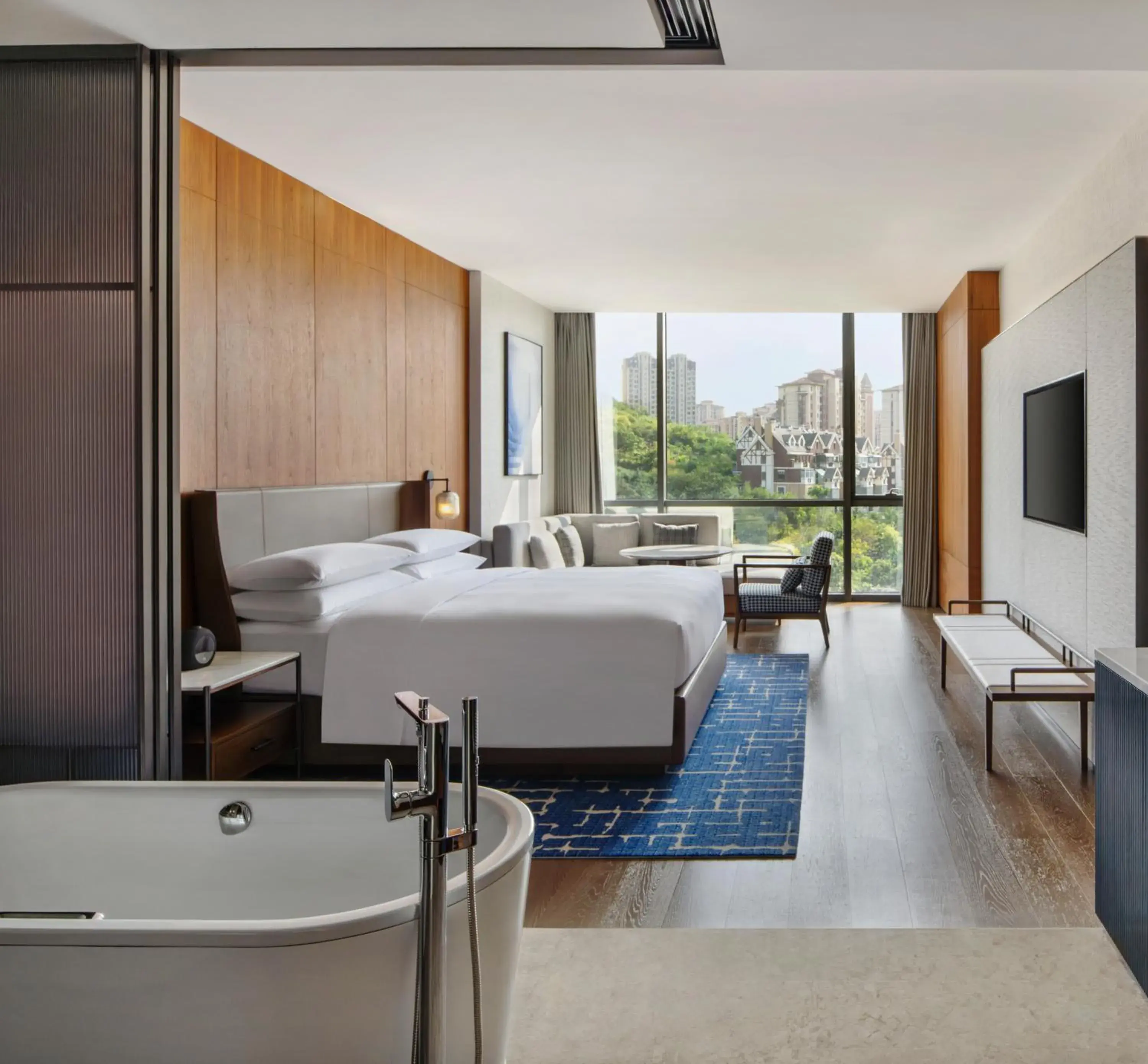 Premium King Room with Garden View in Sheraton Xuzhou Premium King Room with Garden View in Sheraton Xuzhou