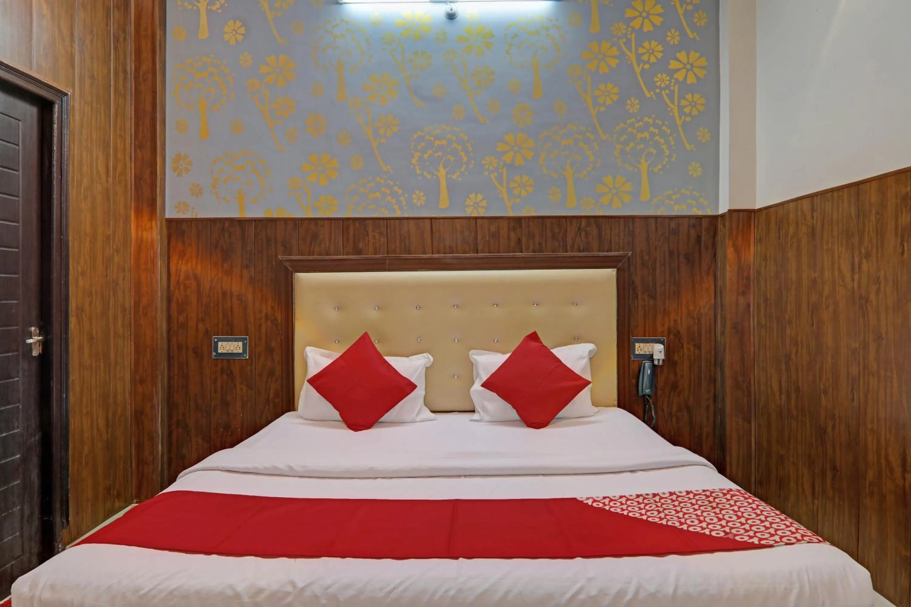 Bedroom, Bed in OYO Flagship The Cz Inn