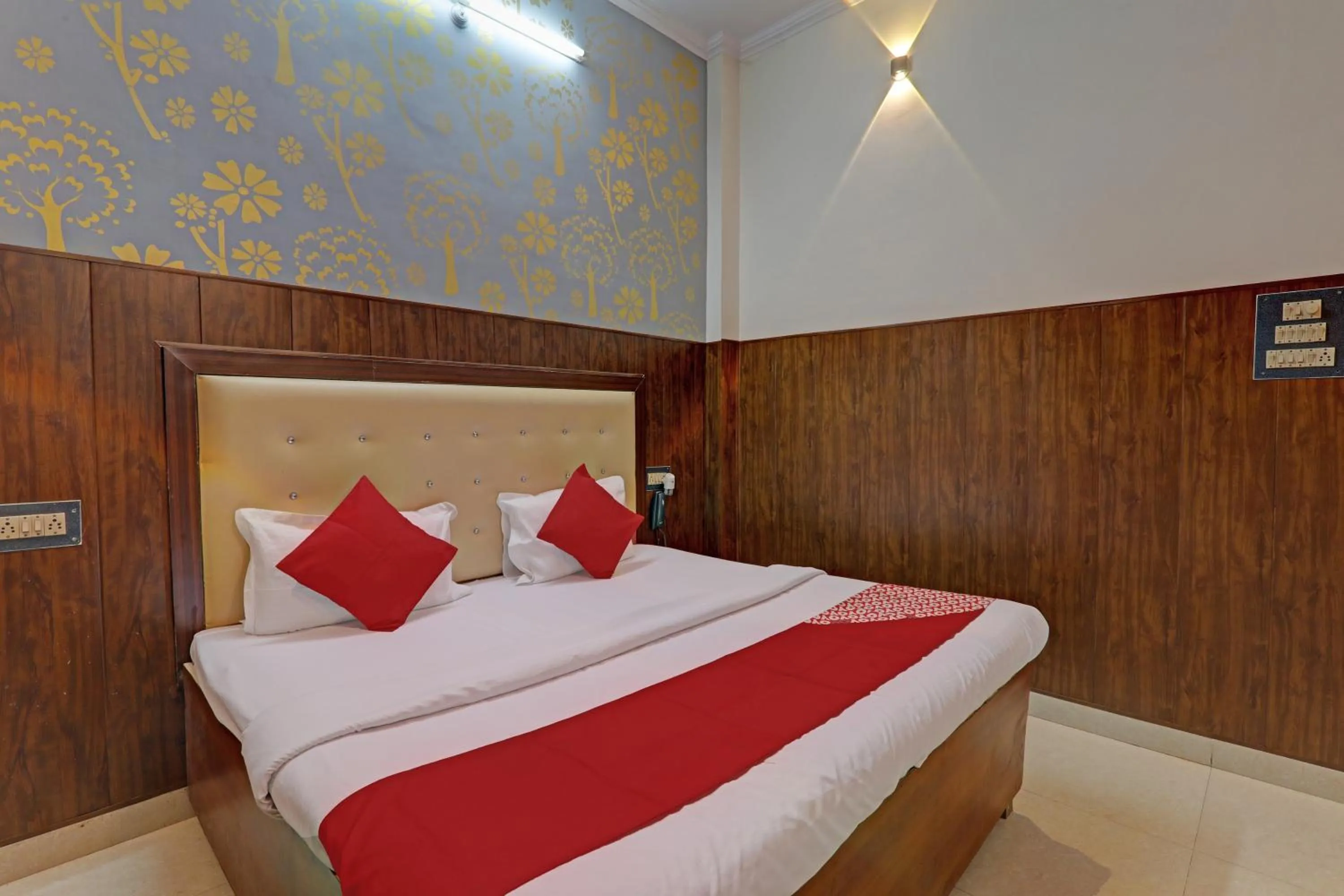 Bedroom, Bed in OYO Flagship The Cz Inn