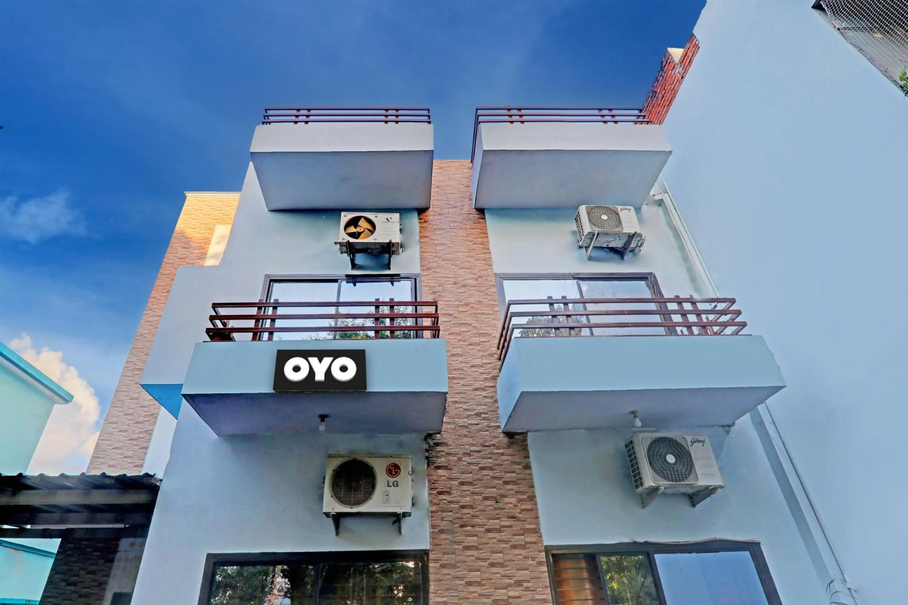 Facade/entrance in OYO Flagship The Cz Inn