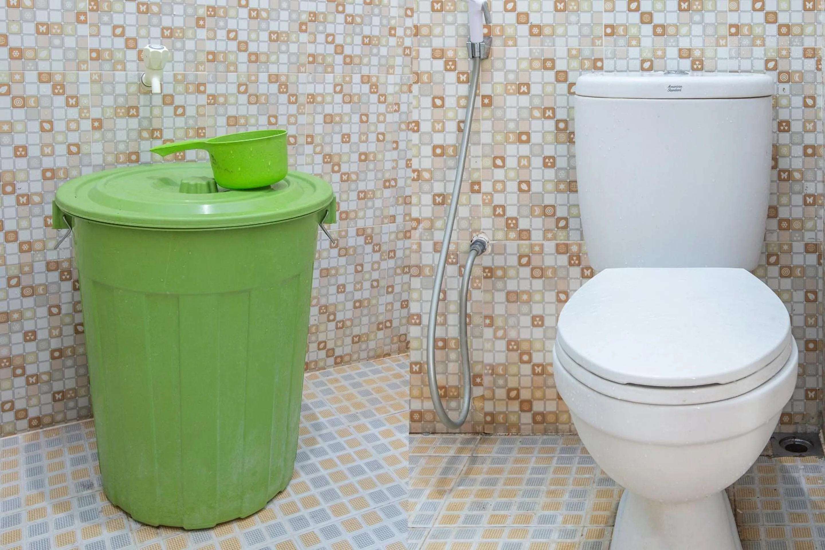 Bathroom in OYO Life 92803 Penginapan Purnama