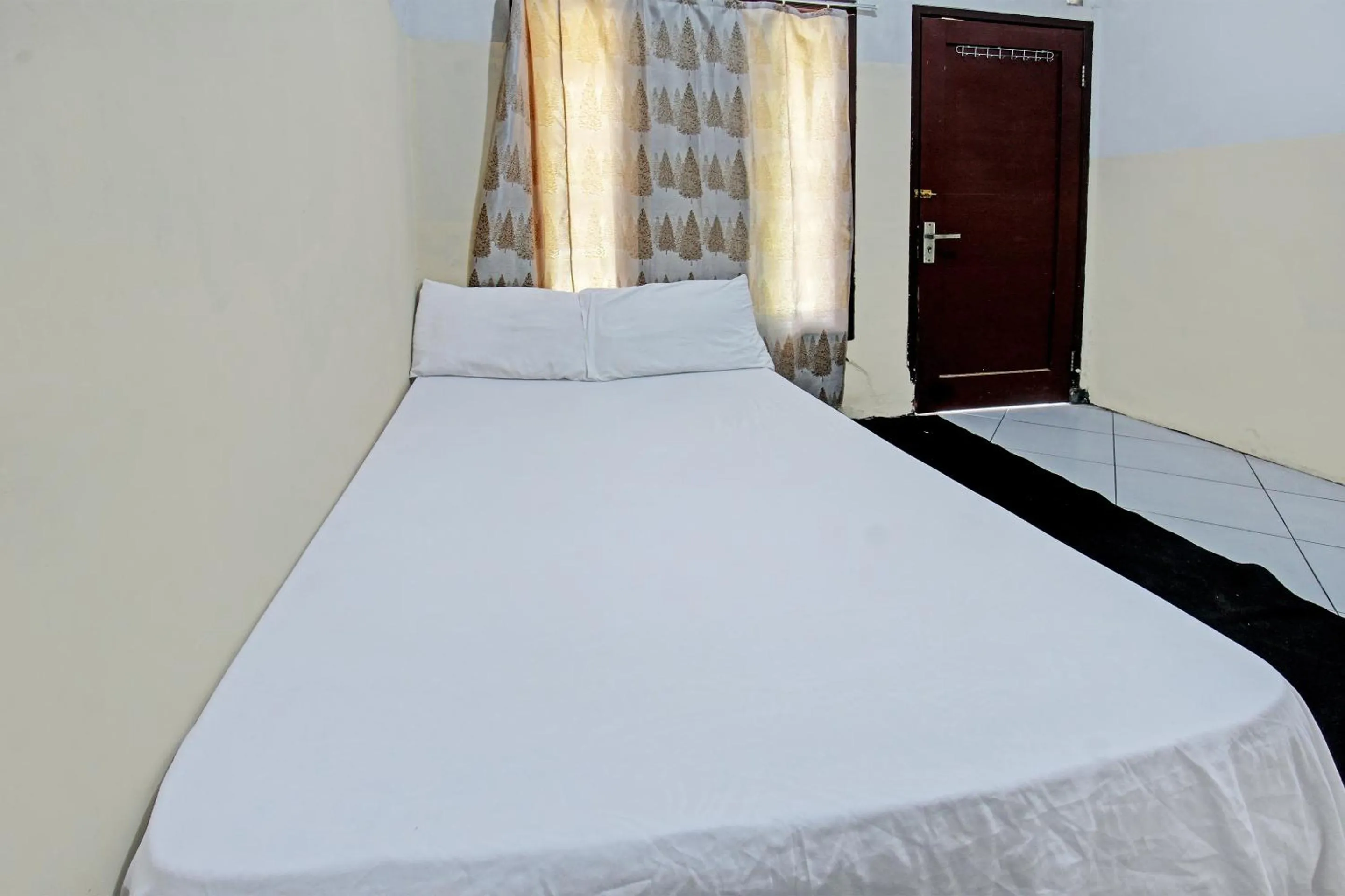 Bedroom in OYO Life 92853 Kost 999