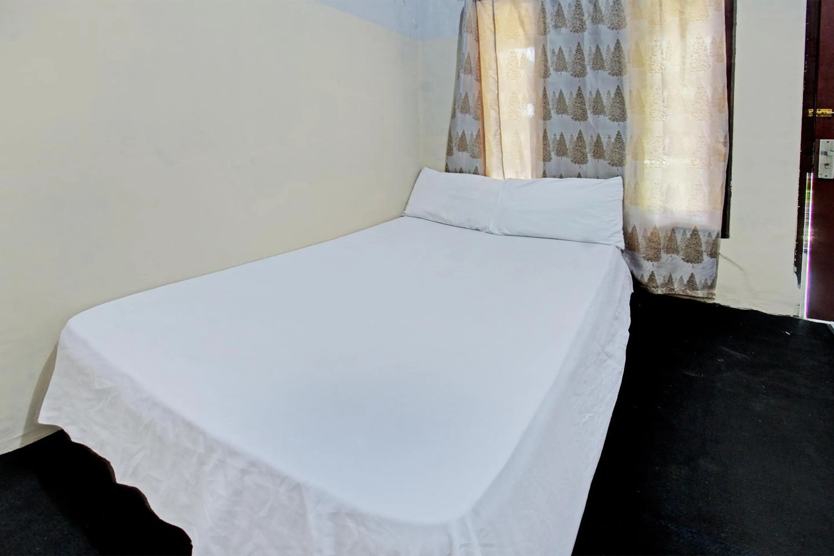 Bedroom in OYO Life 92853 Kost 999