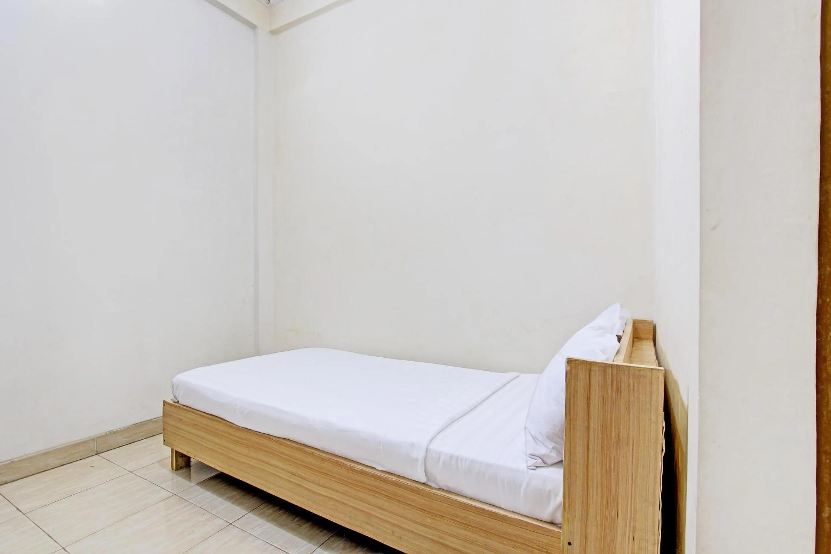 Bedroom in OYO Life 92663 Karmel 6