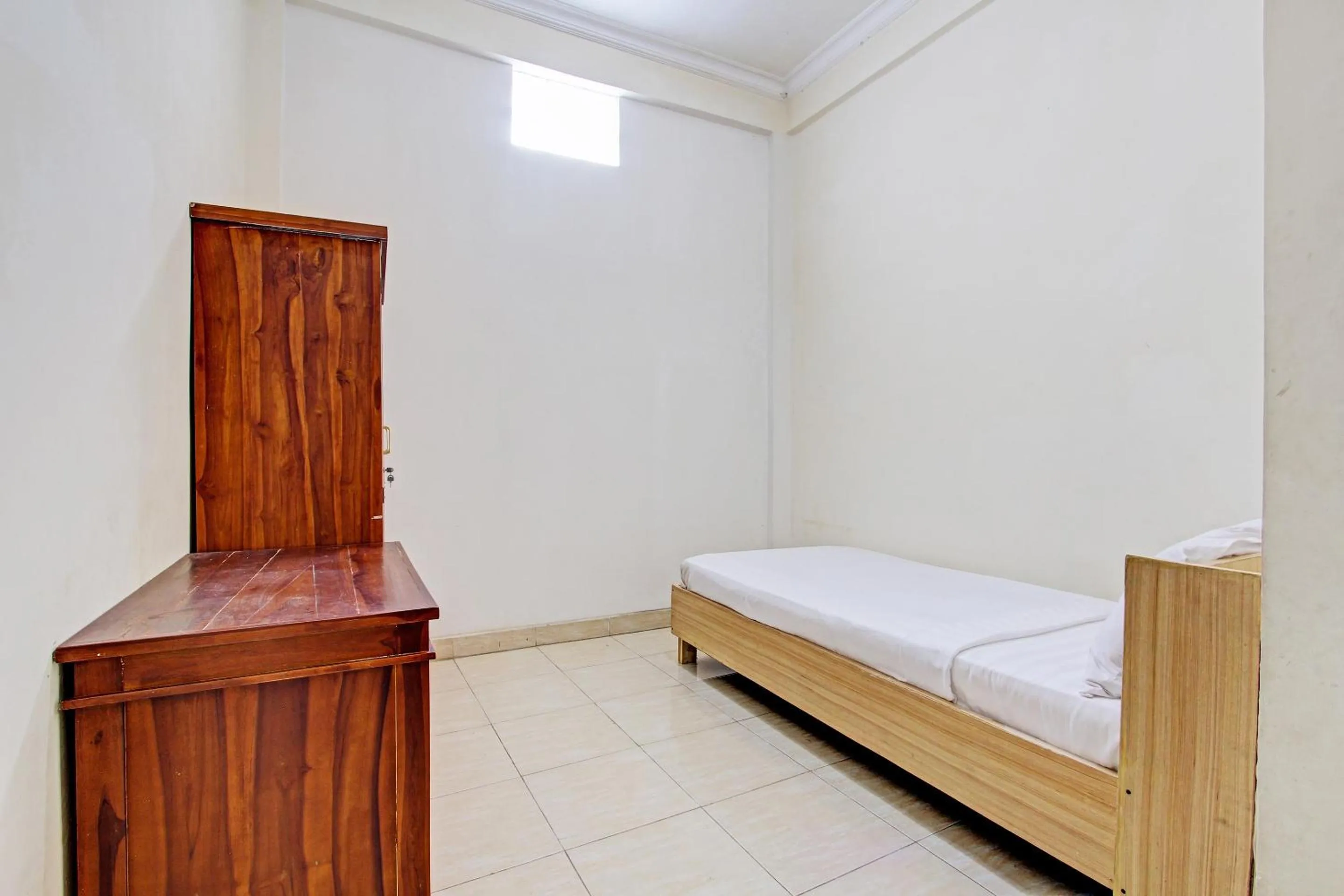 Bedroom in OYO Life 92663 Karmel 6