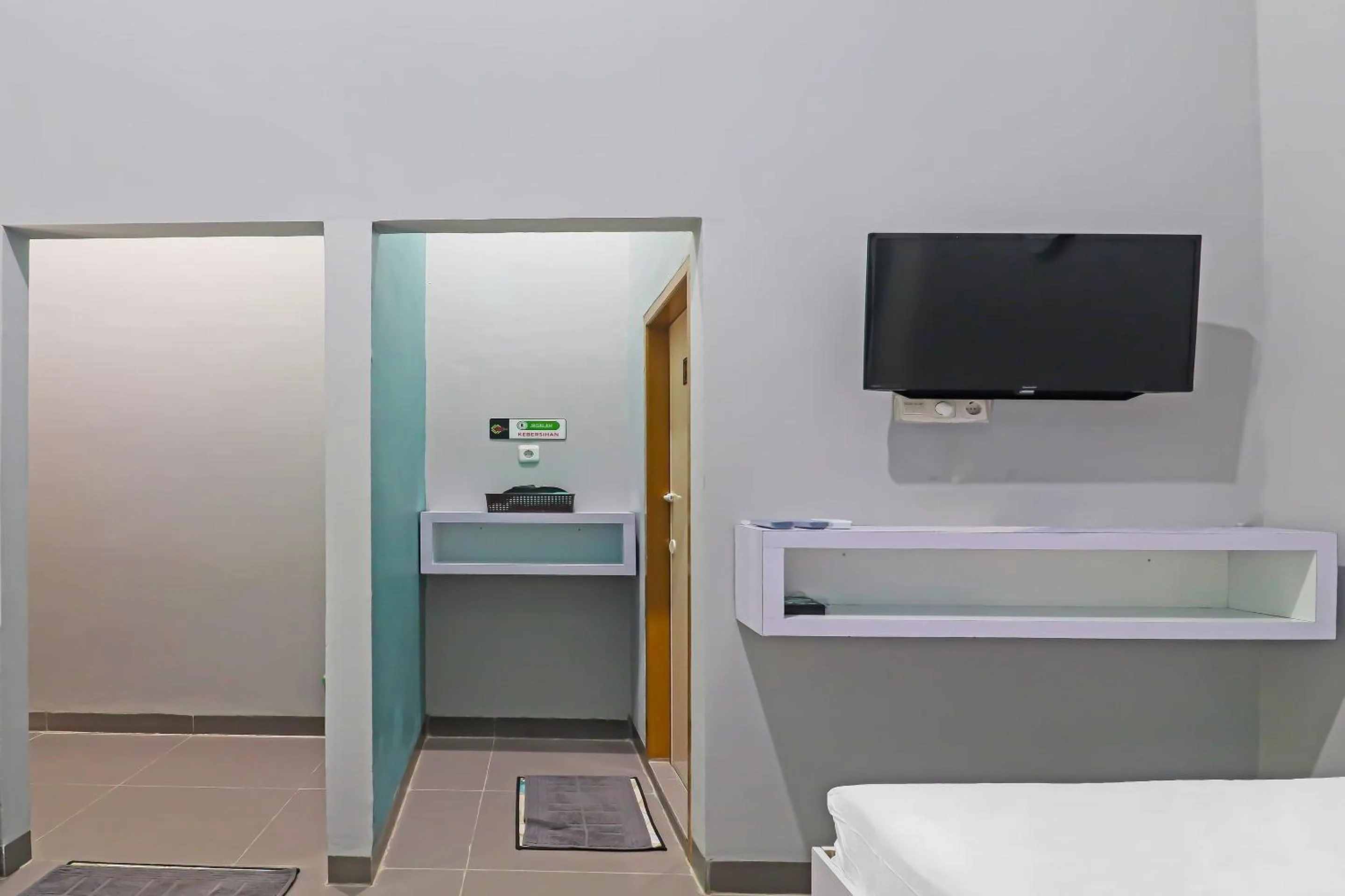 Bedroom in OYO Life 92691 Mc Kost Syariah