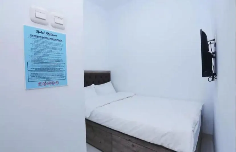 Bedroom, Bed in OYO Life 92883 Kost Ratana Cengkareng Syariah