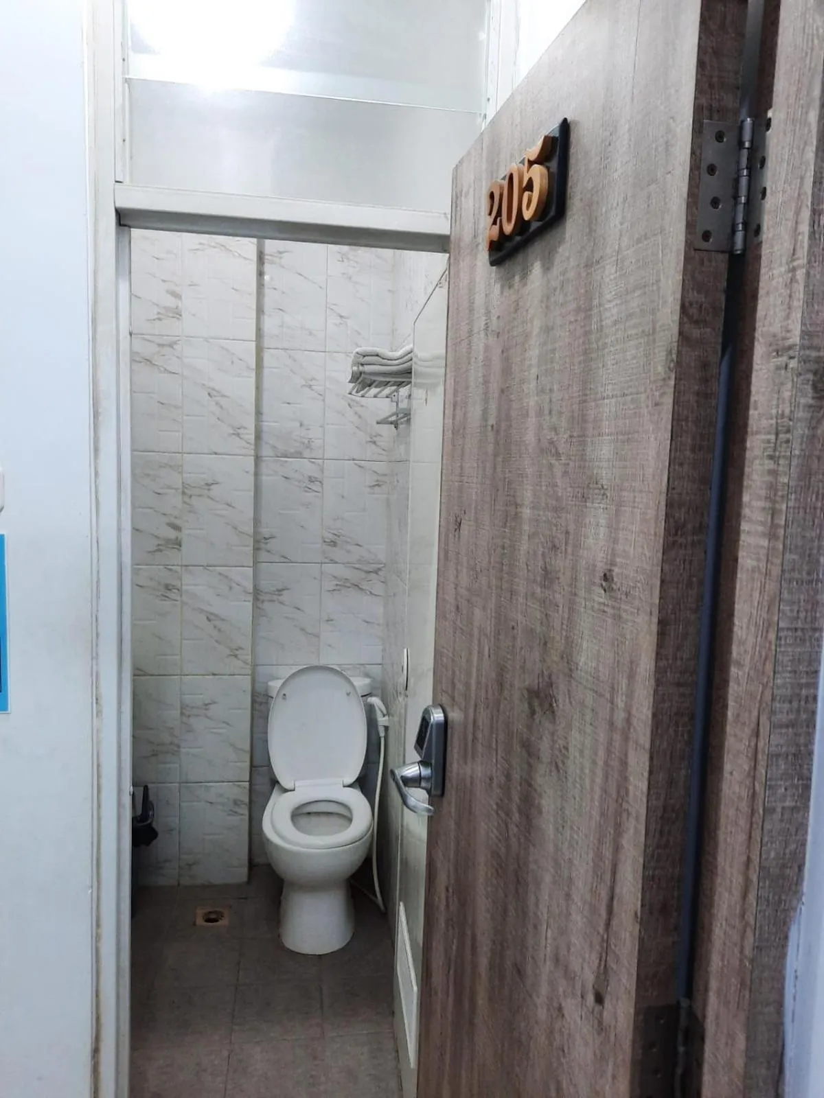 Bathroom in OYO Life 92883 Kost Ratana Cengkareng Syariah