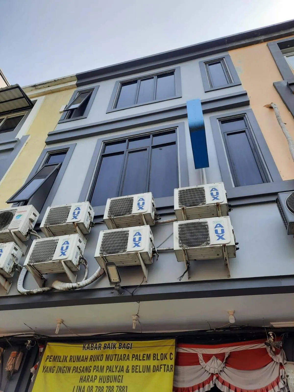 Facade/entrance in OYO Life 92883 Kost Ratana Cengkareng Syariah