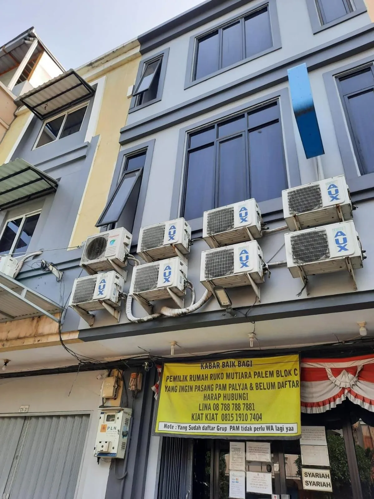 Facade/entrance in OYO Life 92883 Kost Ratana Cengkareng Syariah