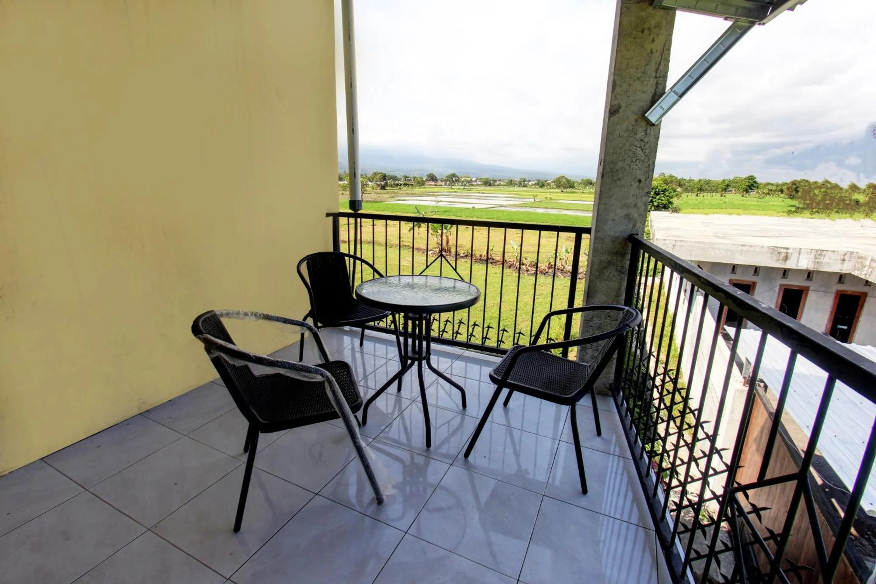 Lobby or reception in OYO Life 92769 Janigo Kos