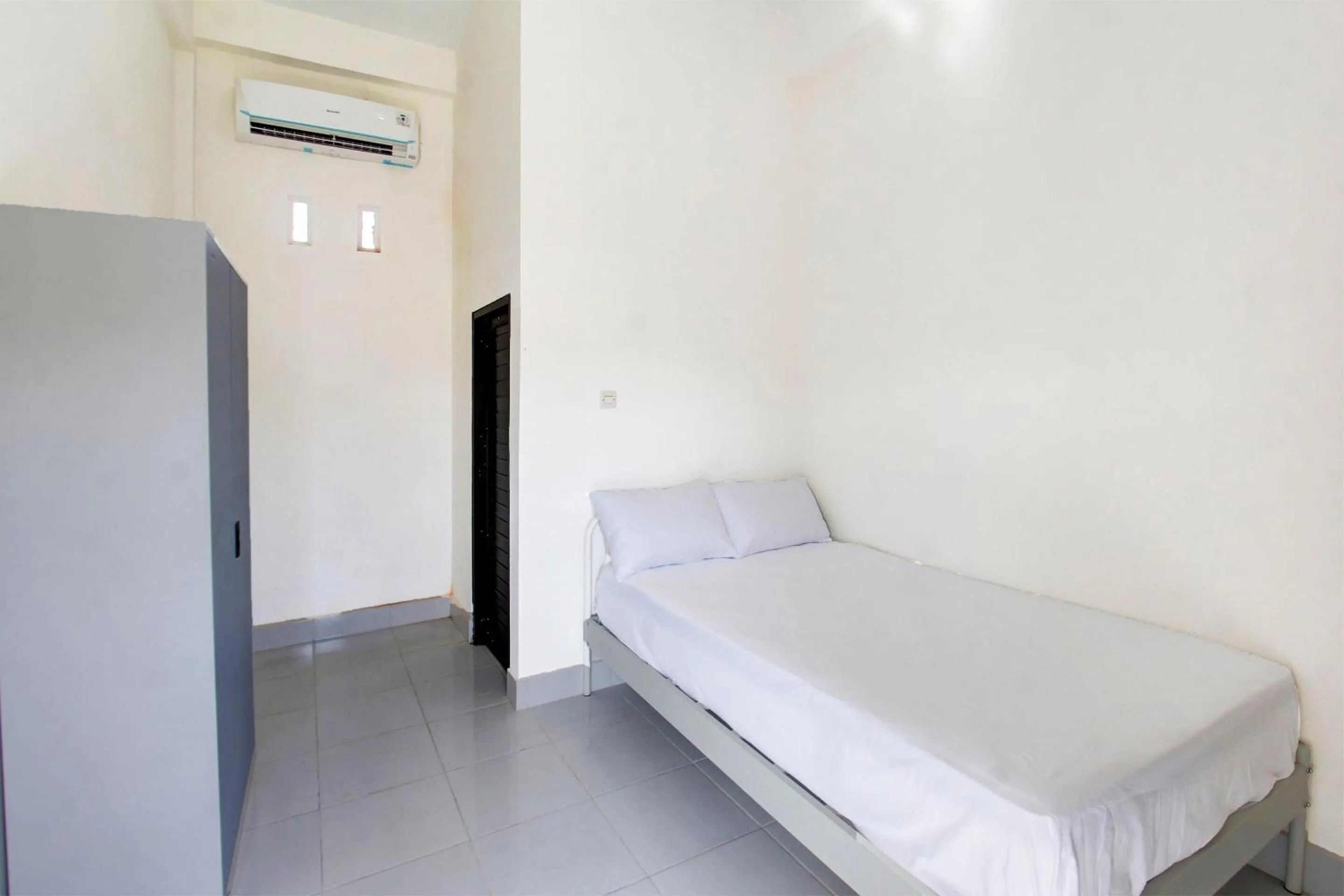 Bedroom in OYO Life 92769 Janigo Kos