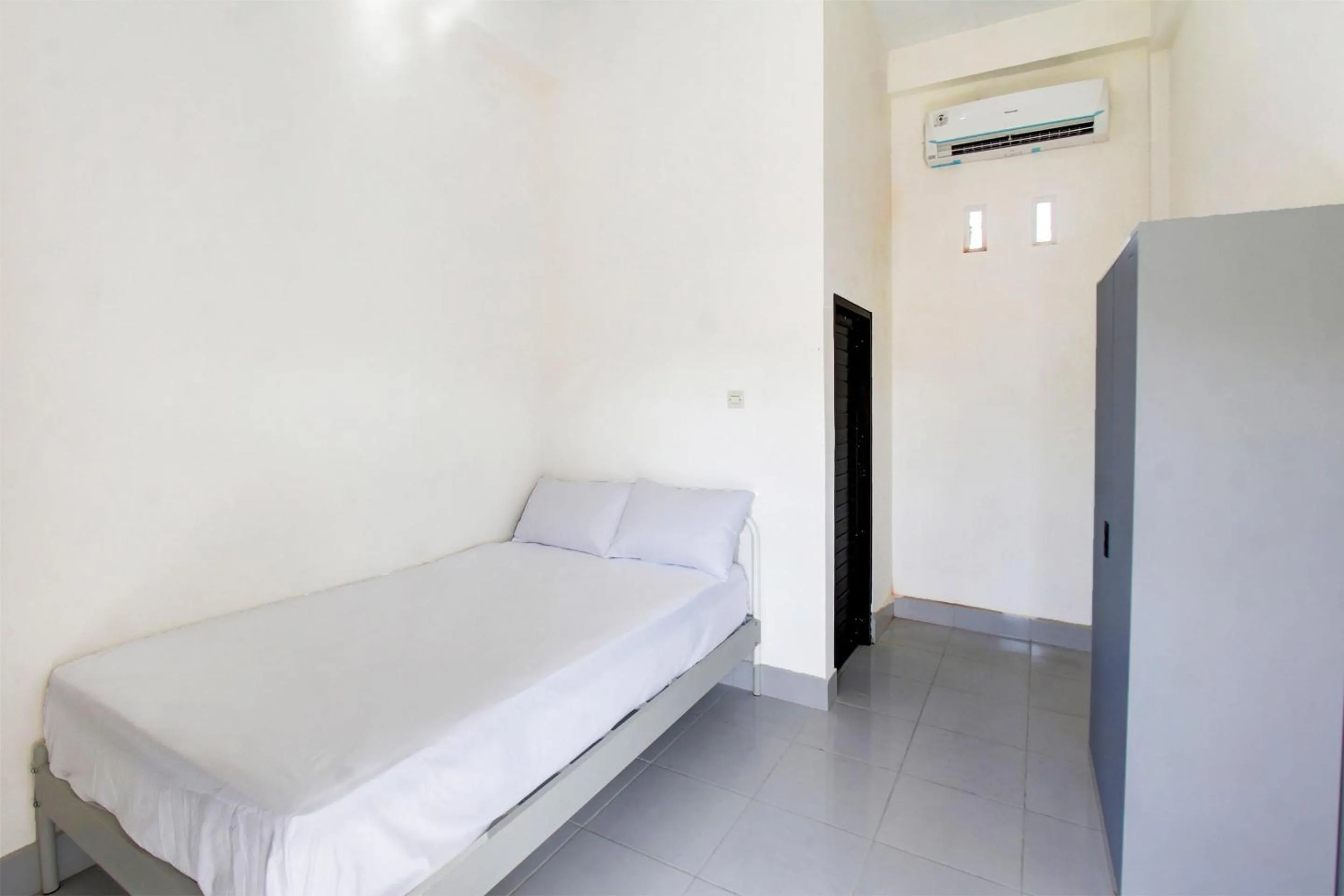 Bedroom in OYO Life 92769 Janigo Kos