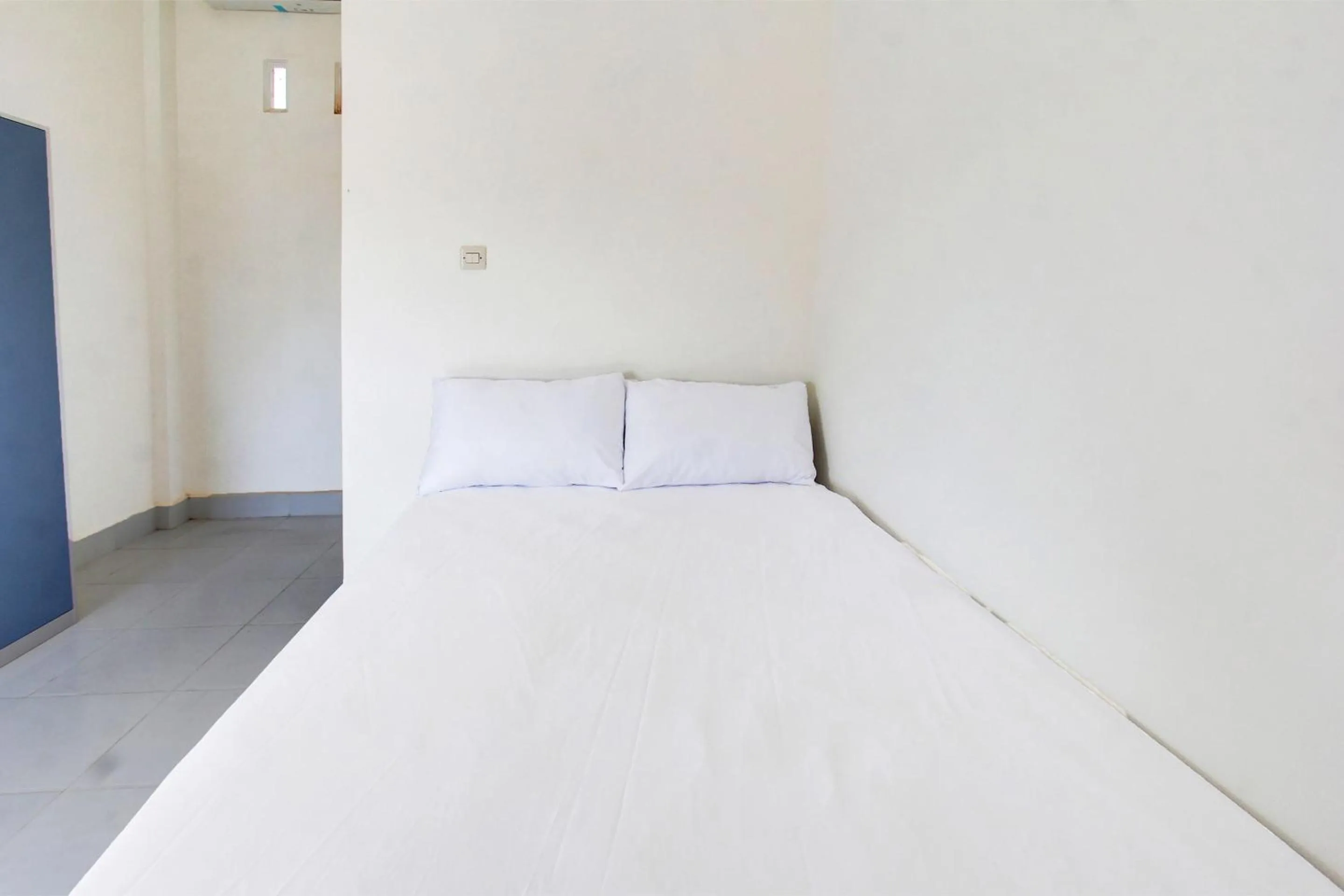 Bedroom in OYO Life 92769 Janigo Kos