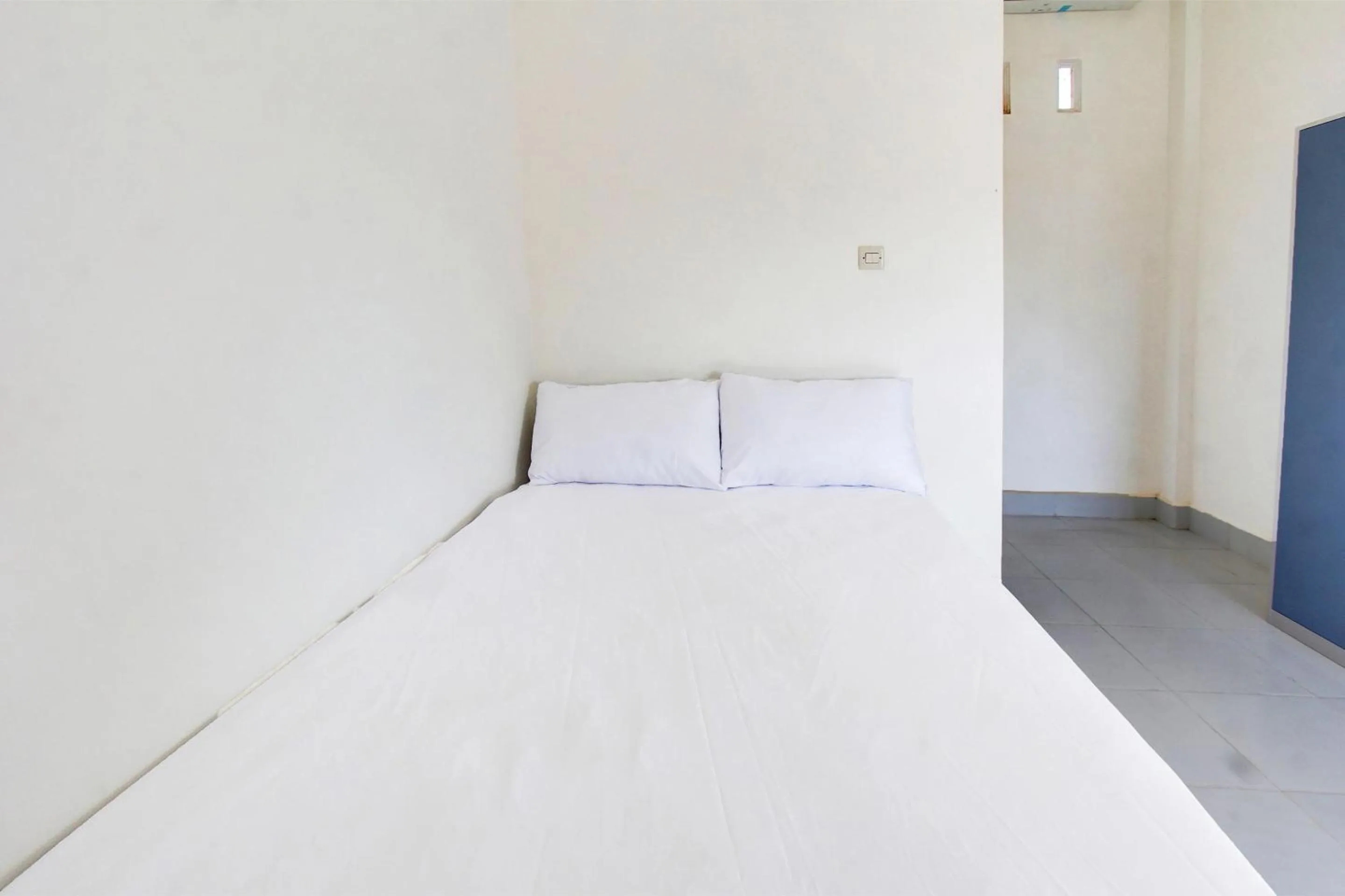 Bedroom in OYO Life 92769 Janigo Kos