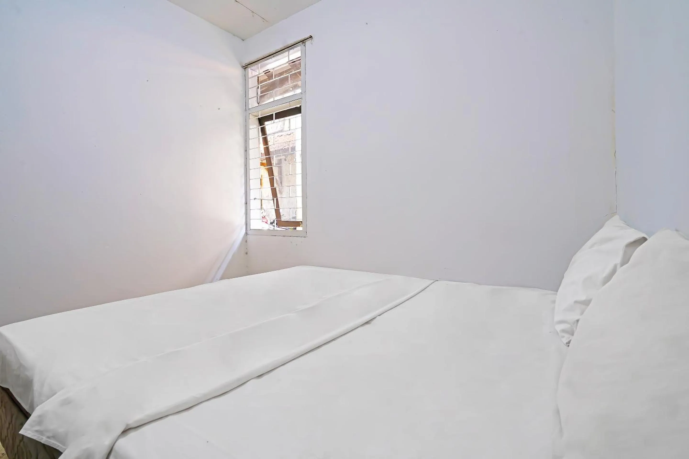 Bedroom, Bed in OYO Life 92835 Maya Adipuri