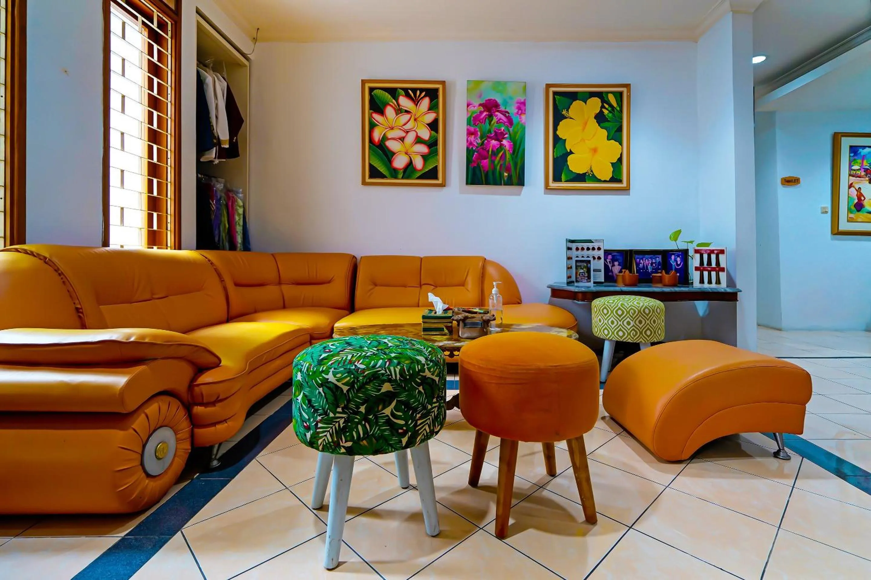 Lobby or reception in OYO Life 92835 Maya Adipuri