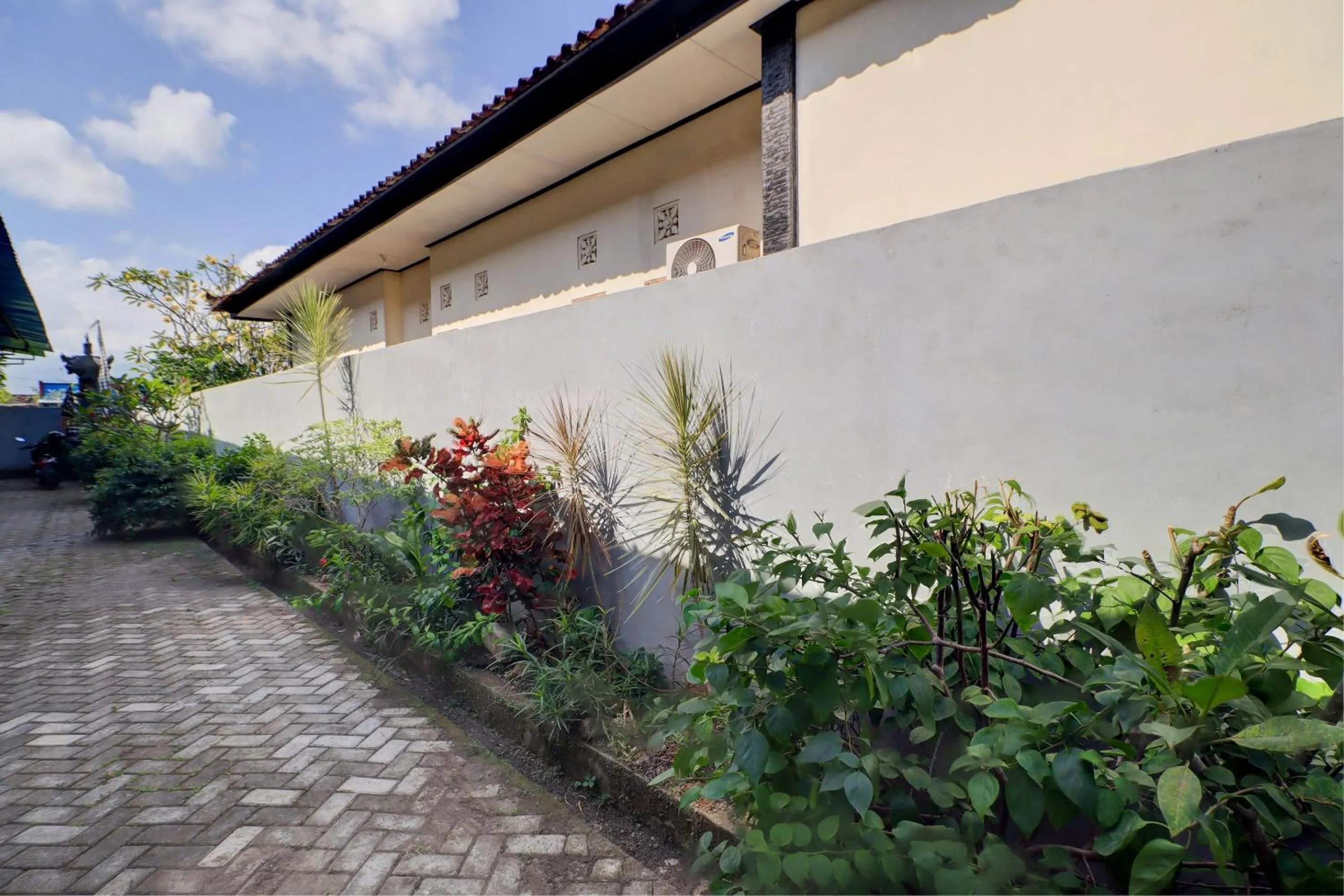 OYO Life 92838 Kost Ibu Surya