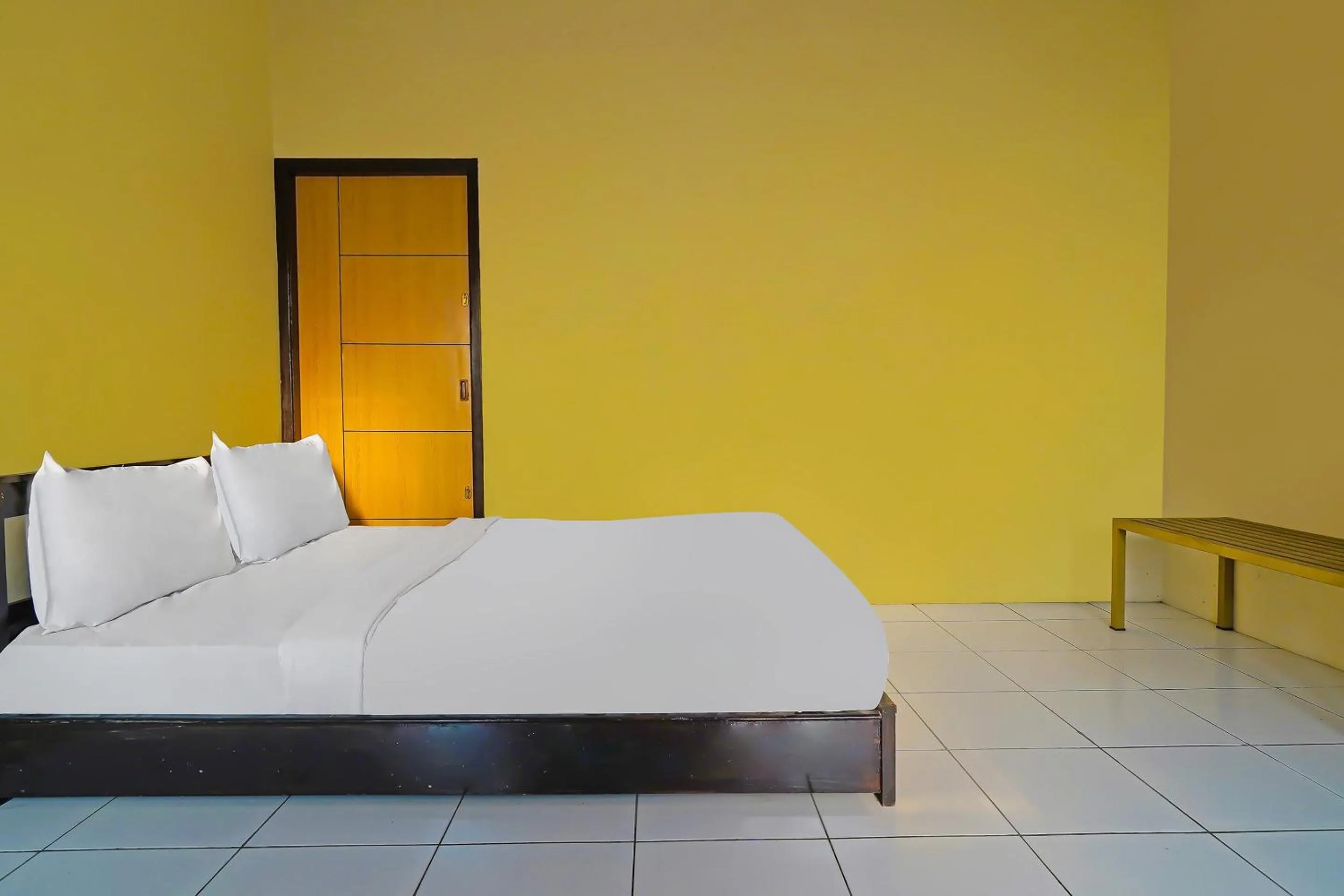 Bedroom, Bed in OYO Life 92641 Guest House Palinggihan Ii