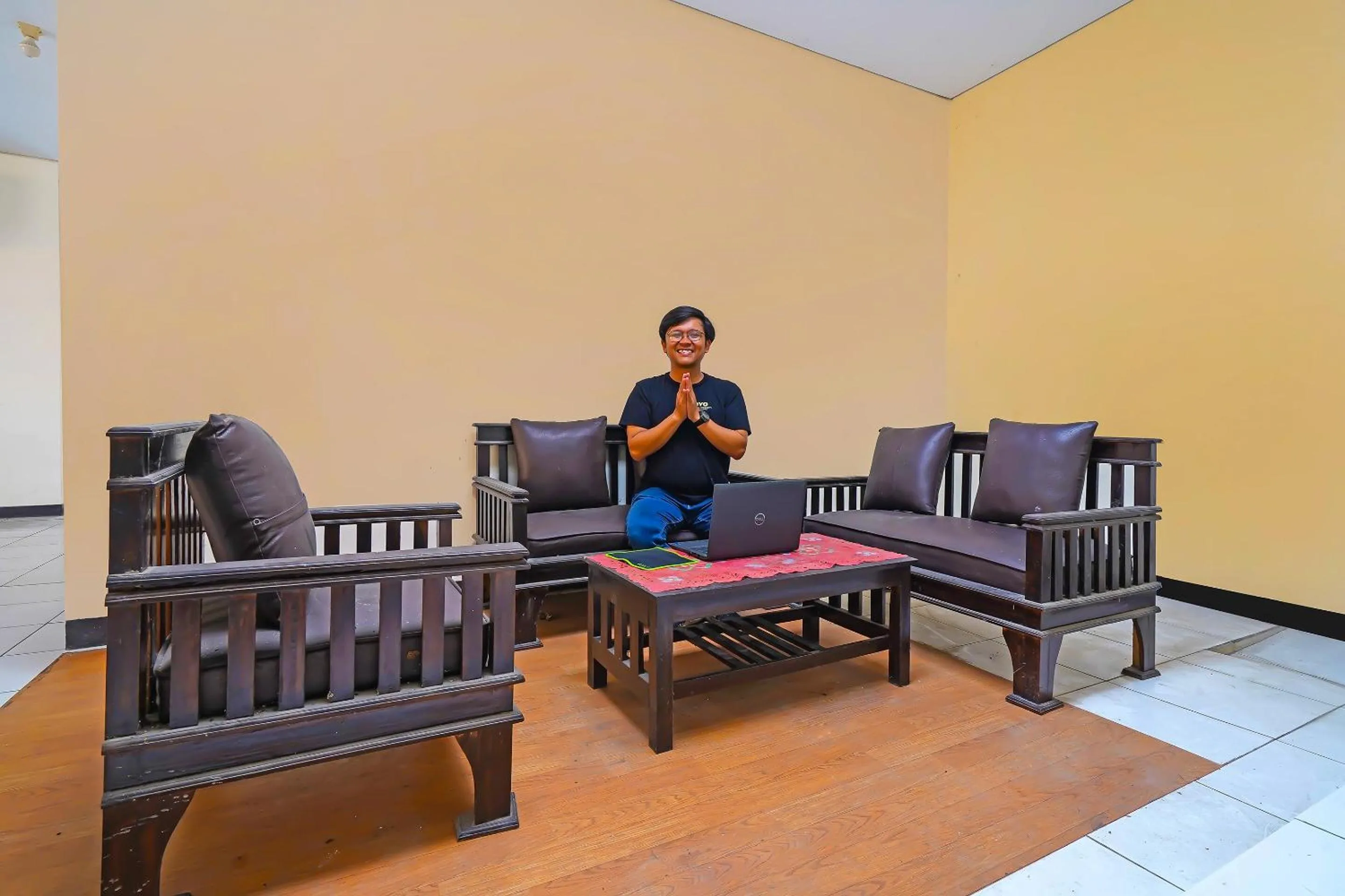 Lobby or reception in OYO Life 92641 Guest House Palinggihan Ii