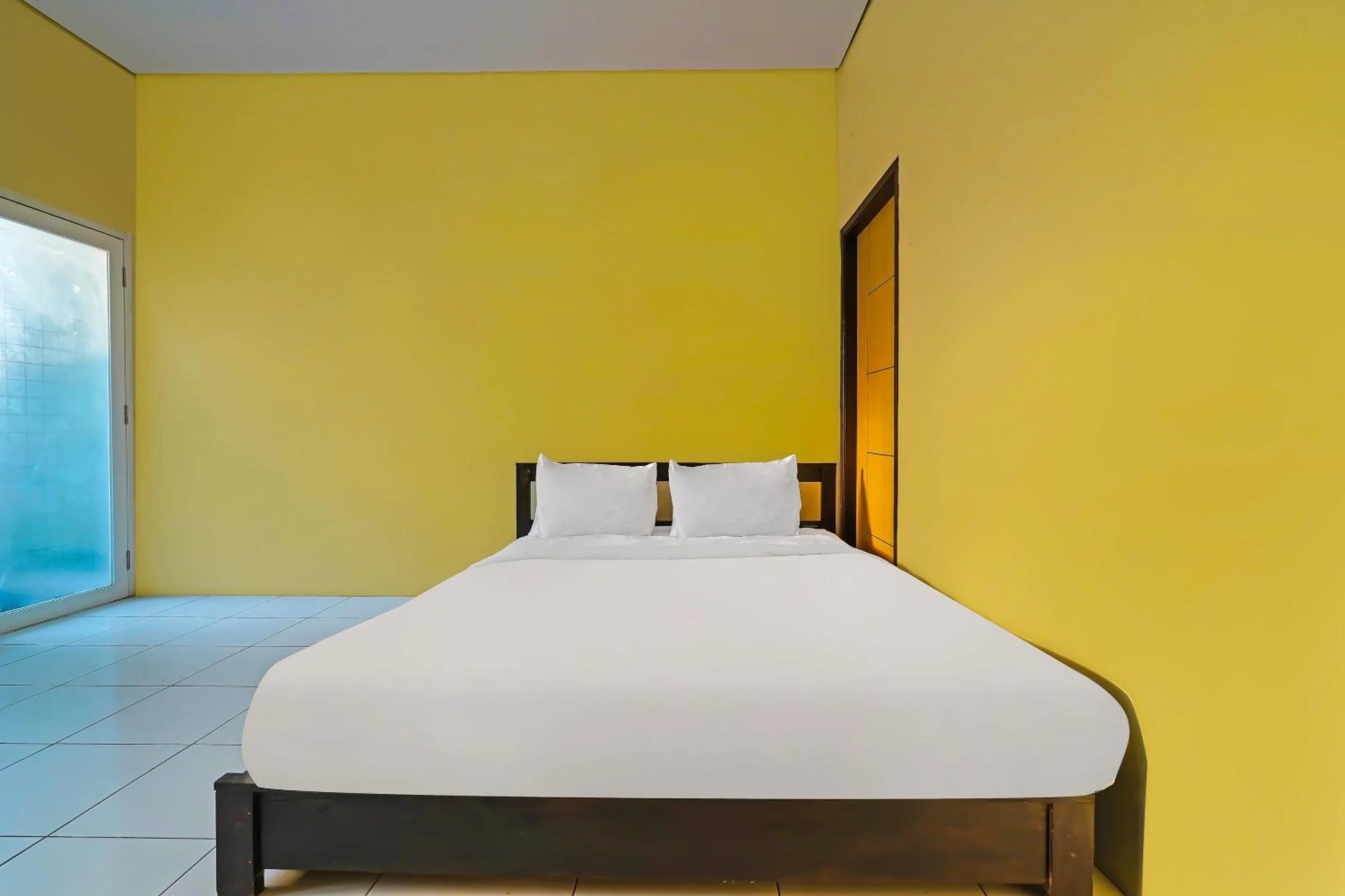 Bedroom, Bed in OYO Life 92641 Guest House Palinggihan Ii