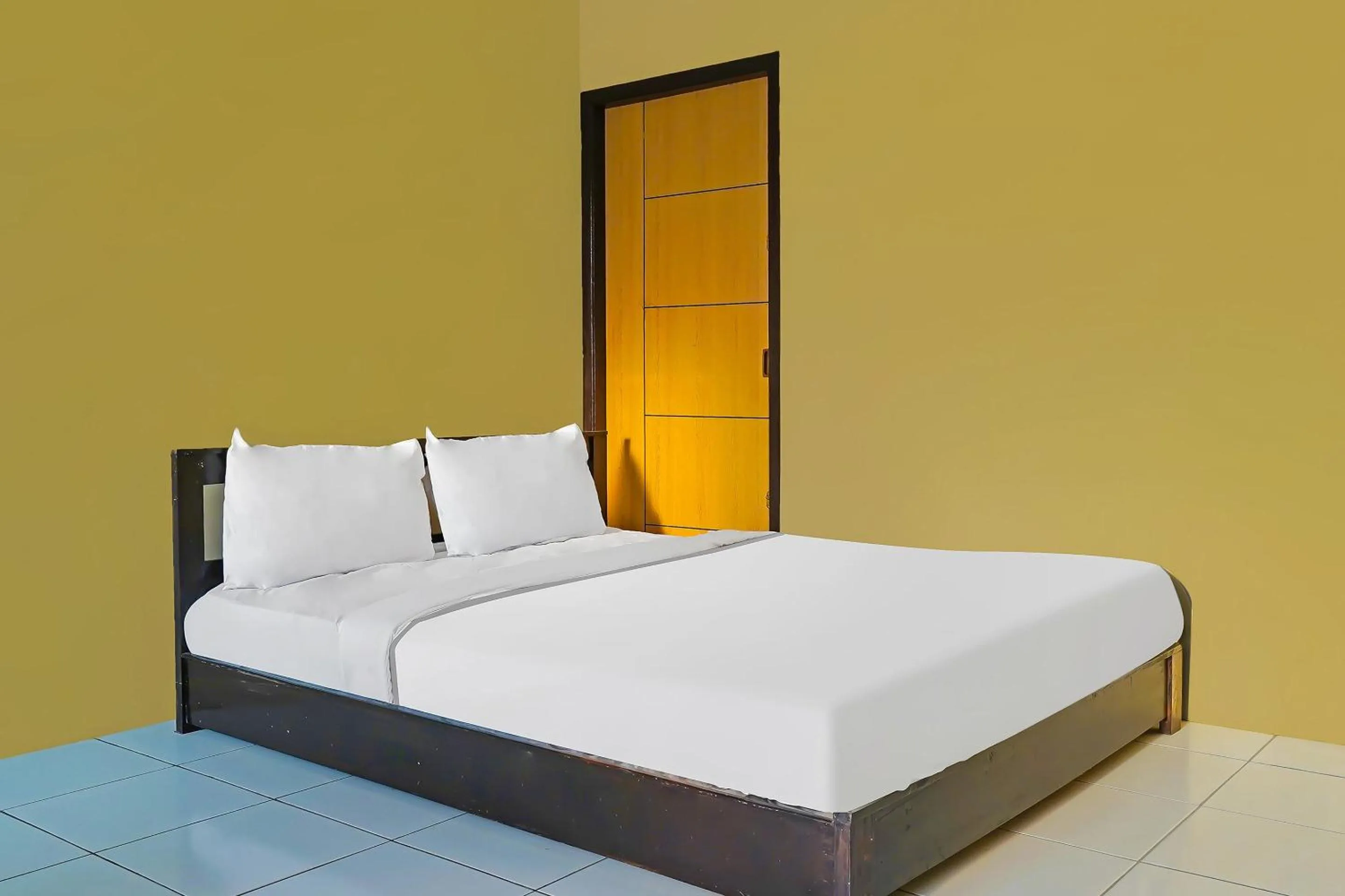 Bedroom, Bed in OYO Life 92641 Guest House Palinggihan Ii