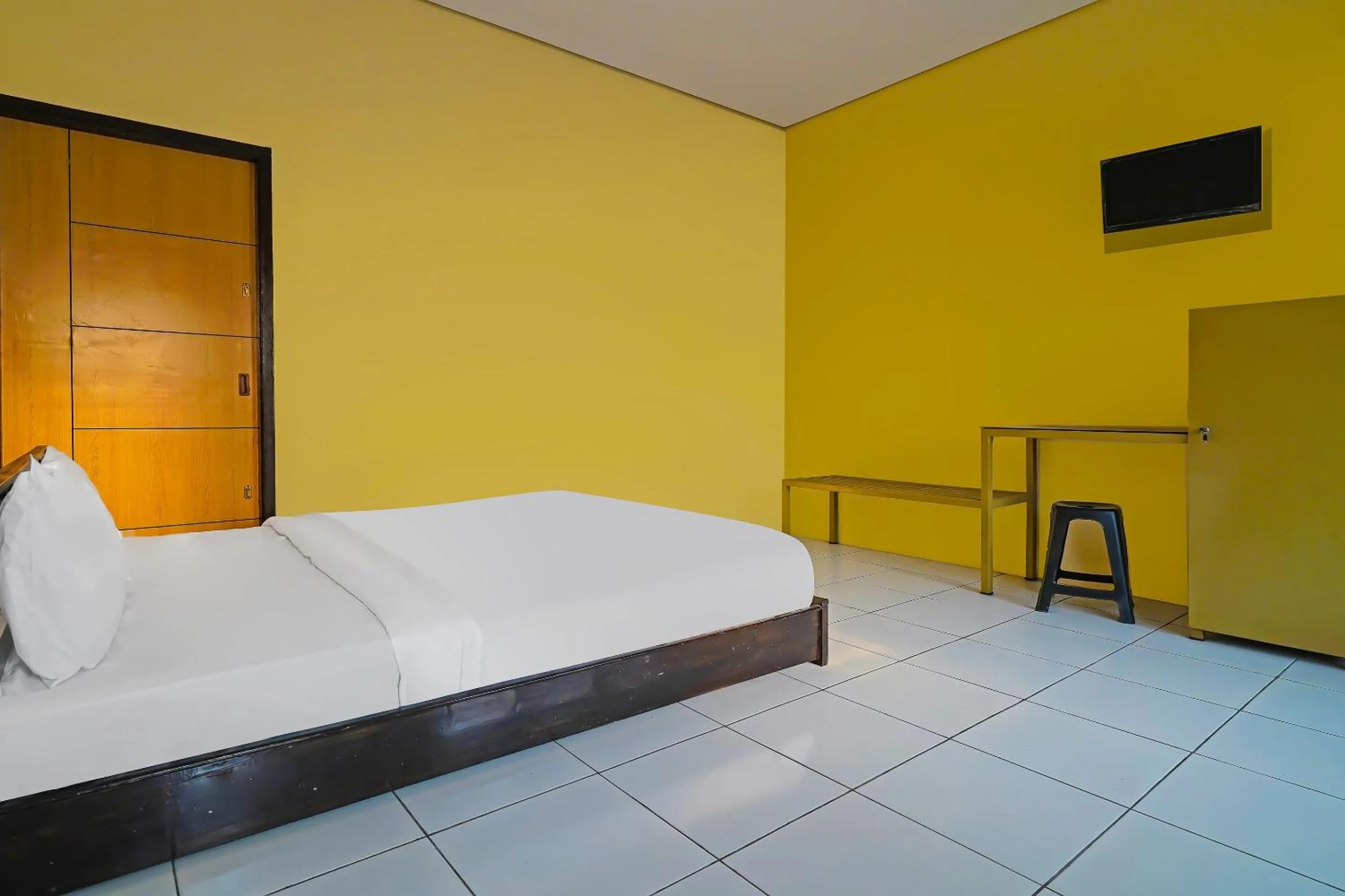 Bedroom, Bed in OYO Life 92641 Guest House Palinggihan Ii