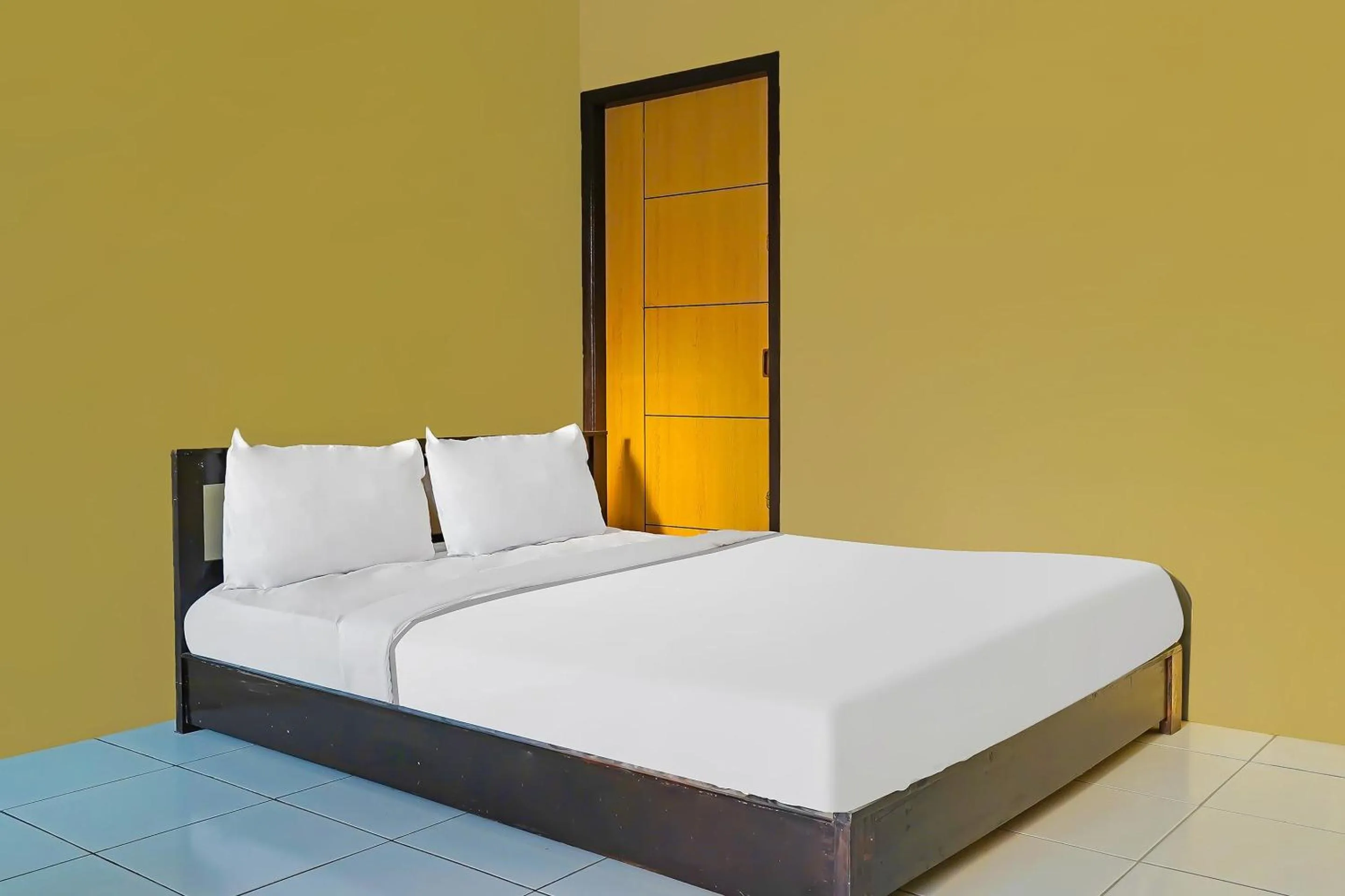 Bedroom, Bed in OYO Life 92641 Guest House Palinggihan Ii