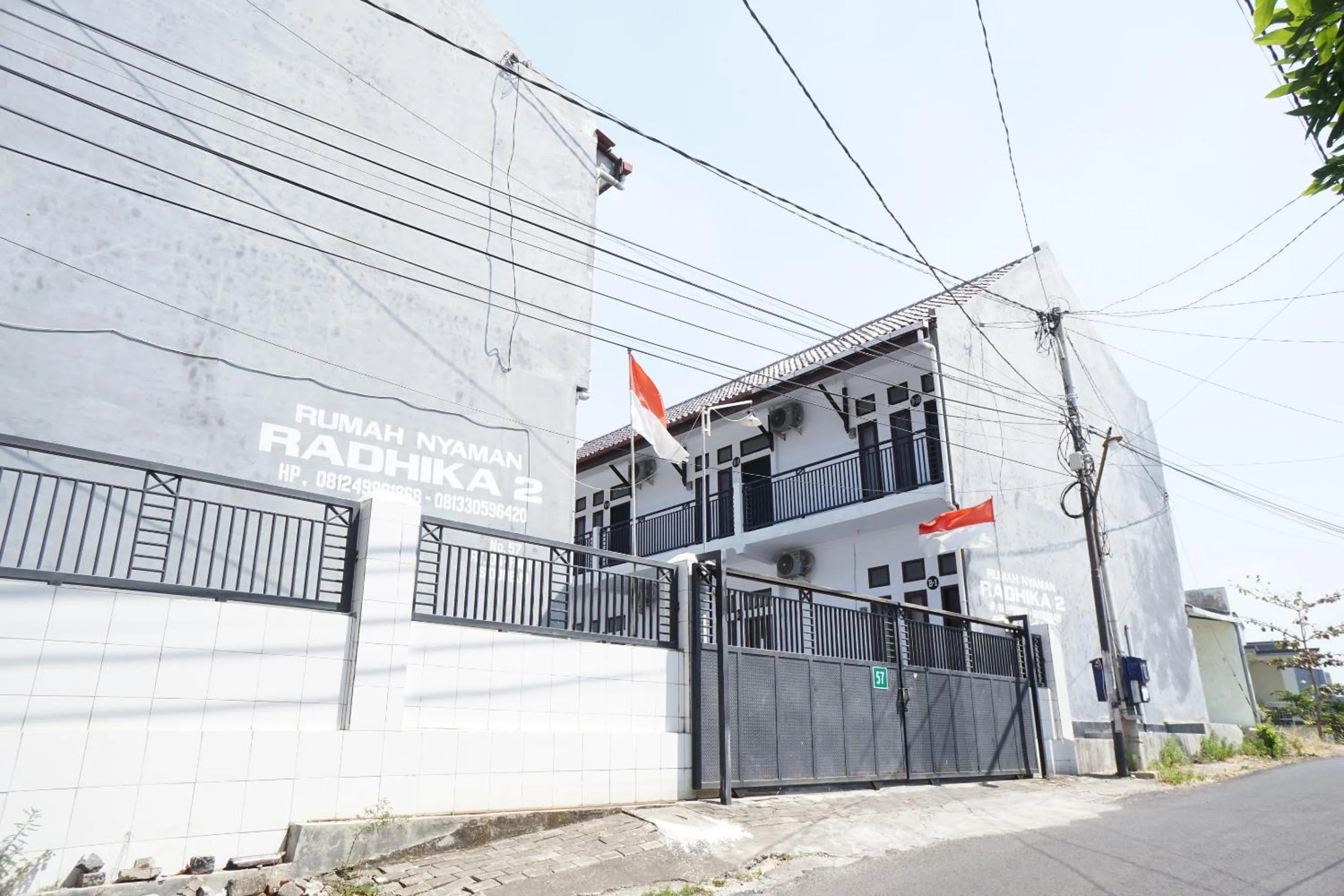 Facade/entrance in OYO Life 92886 Rumah Nyaman Radhika 2 Syariah