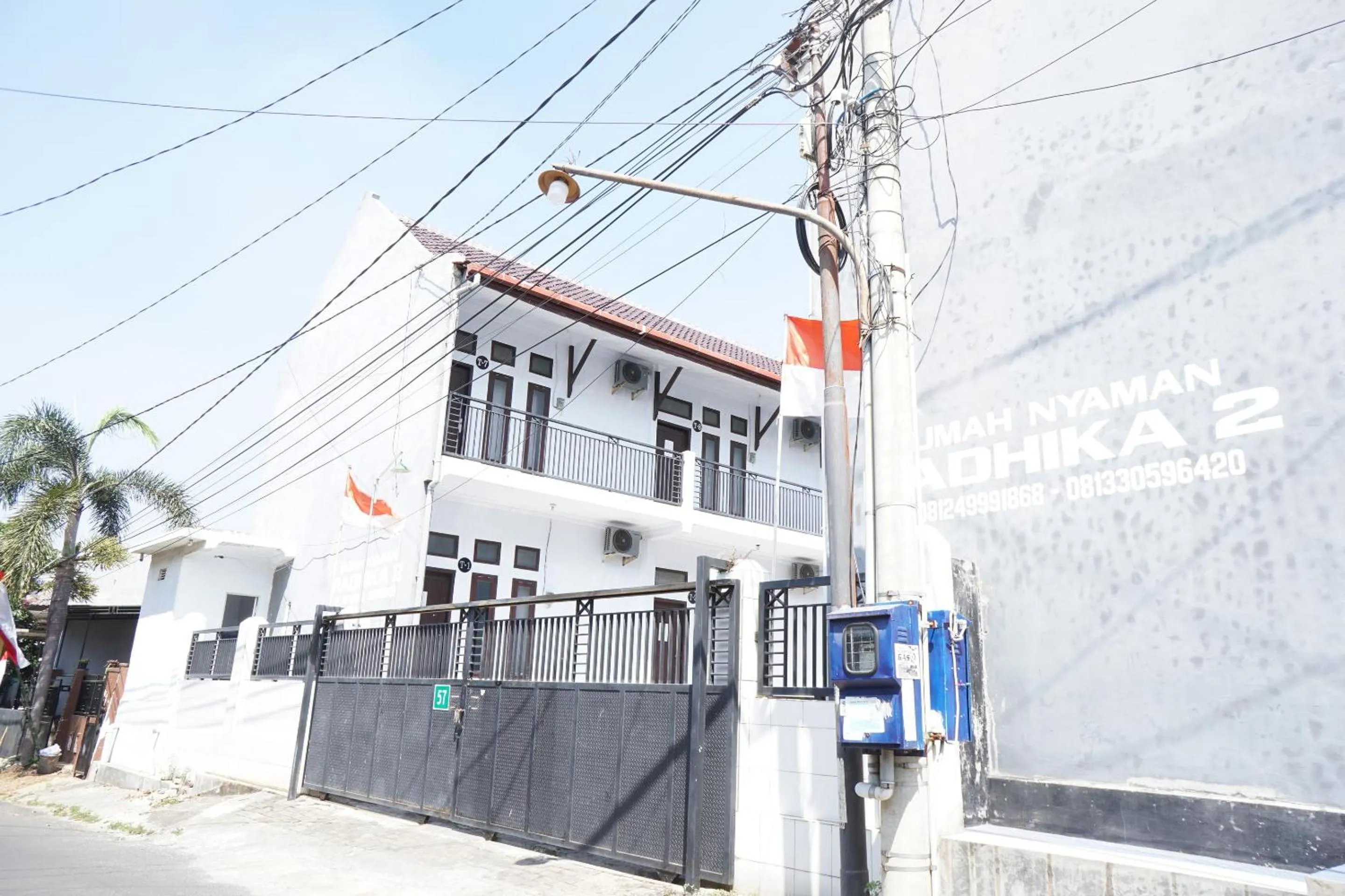 Facade/entrance in OYO Life 92886 Rumah Nyaman Radhika 2 Syariah