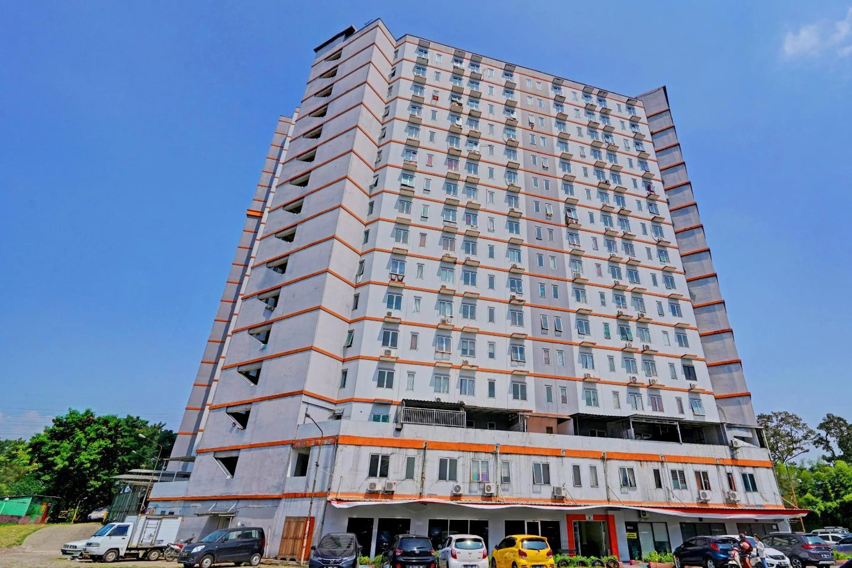 Facade/entrance in OYO Life 92898 Apartement Buah Batu Park By Yuliam