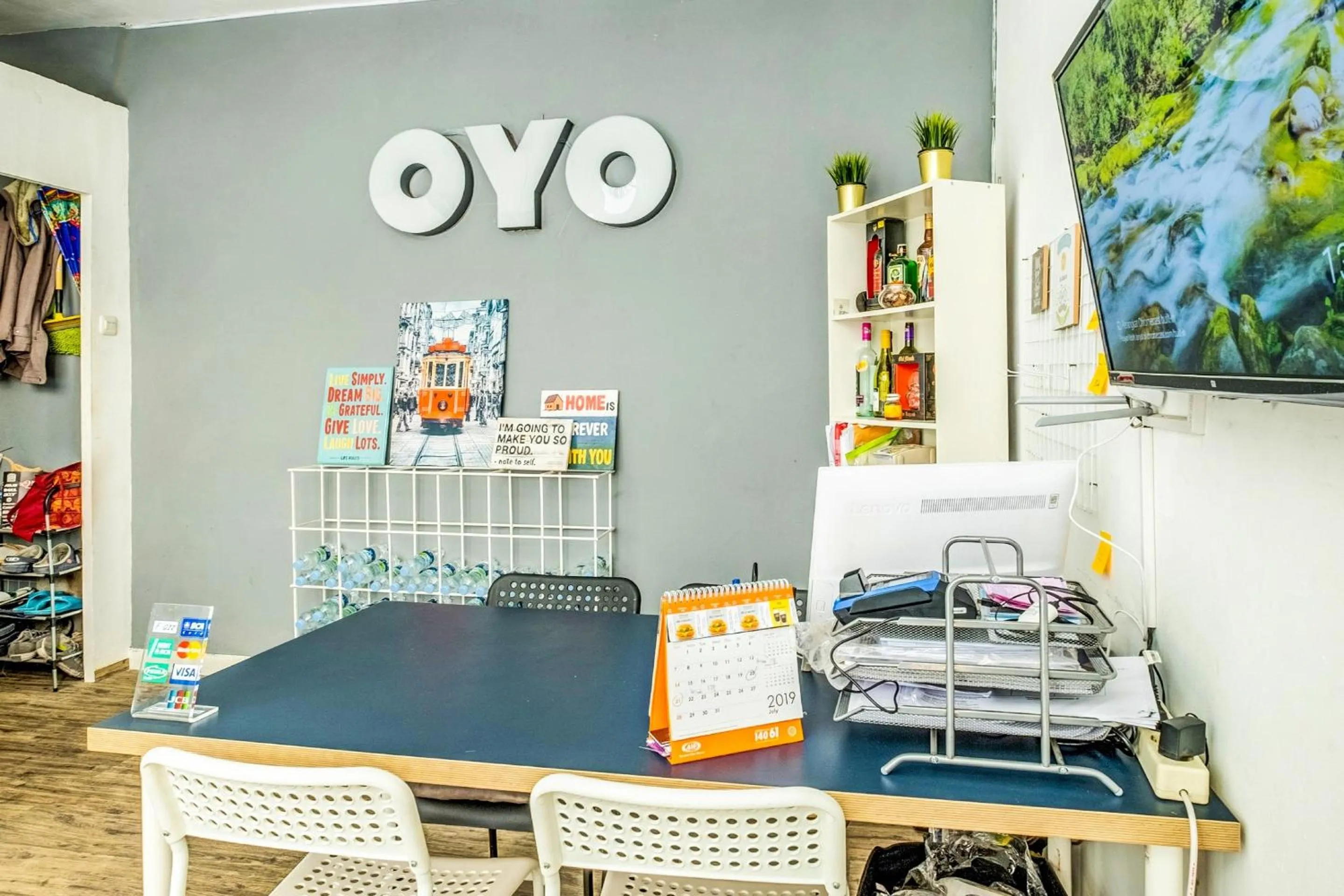 Lobby or reception in OYO Life 92548 M-square Apartment By Lins Pro